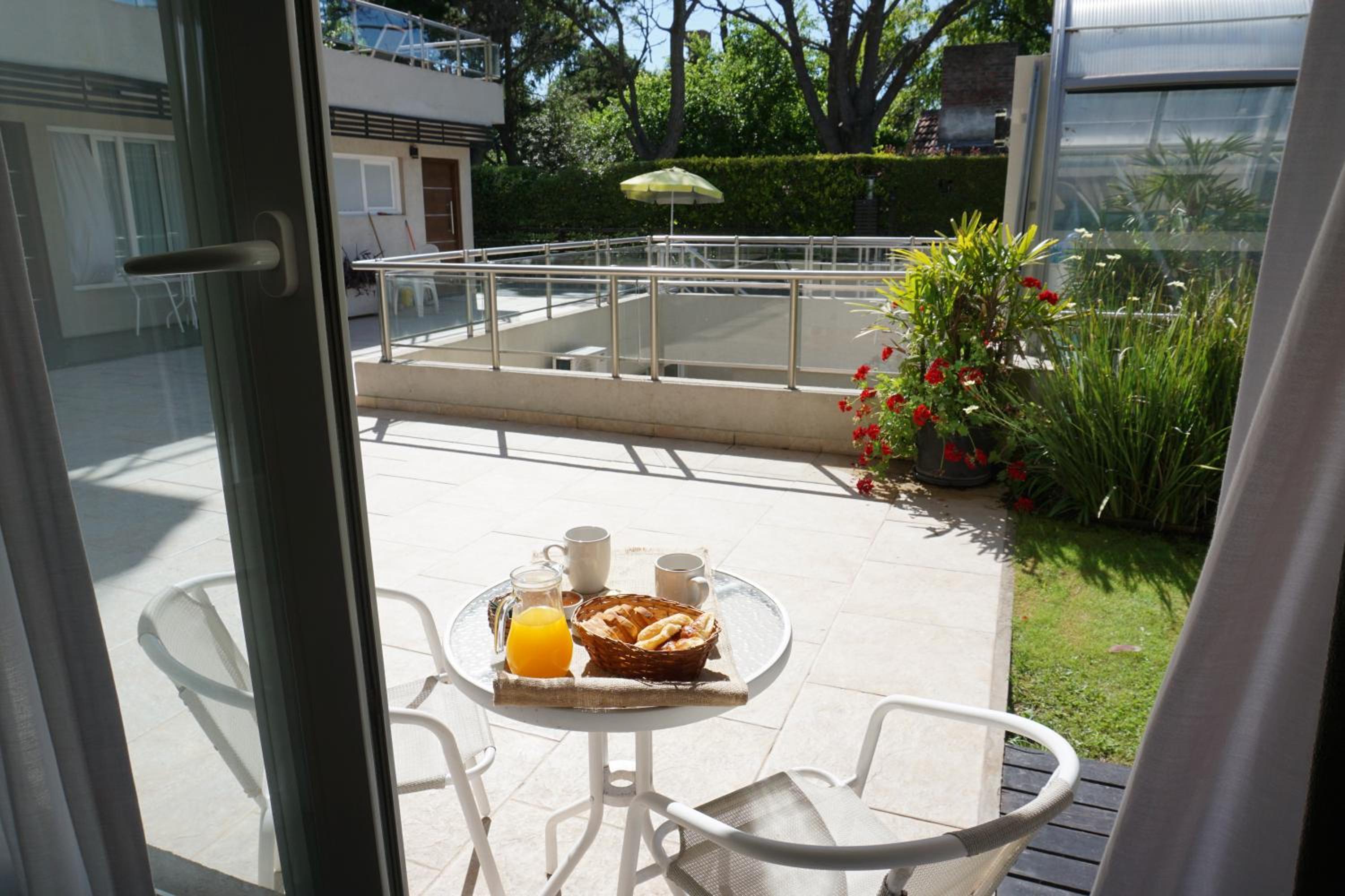 Aqualina Suites