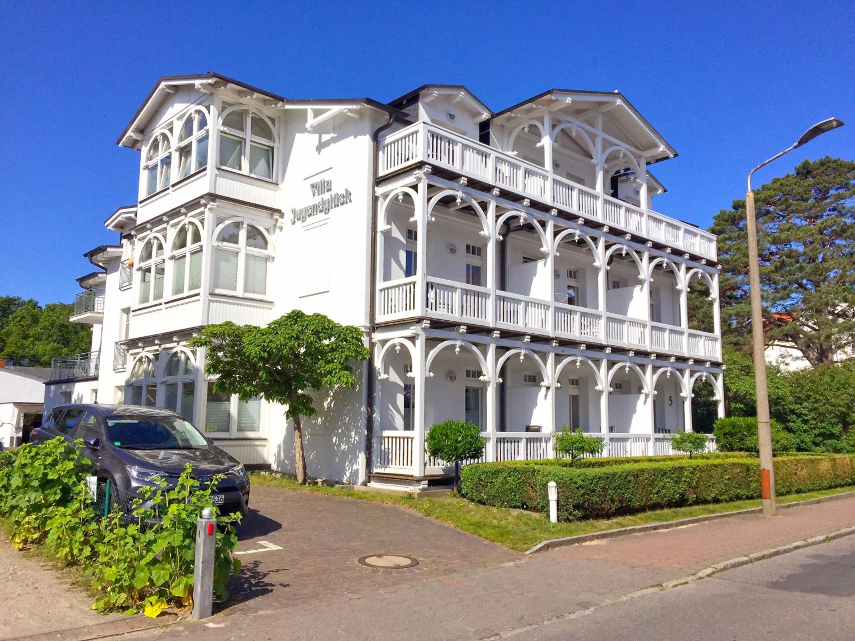 Villa Jugendglück - gelbe Rose