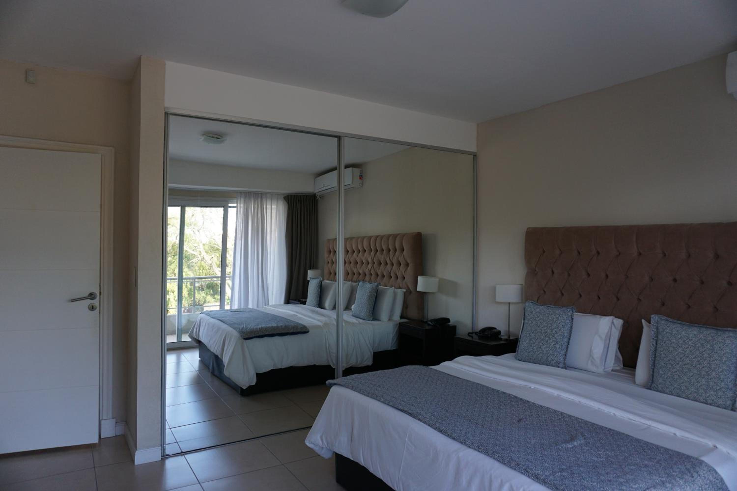 Aqualina Suites