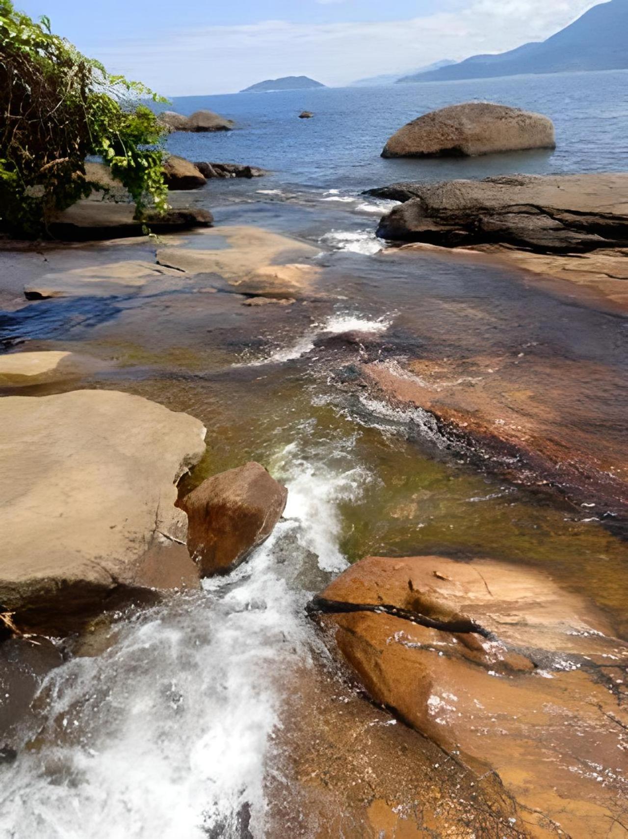 Ilhabela 2 azul Praia do Julião suíte a 70 m da areia