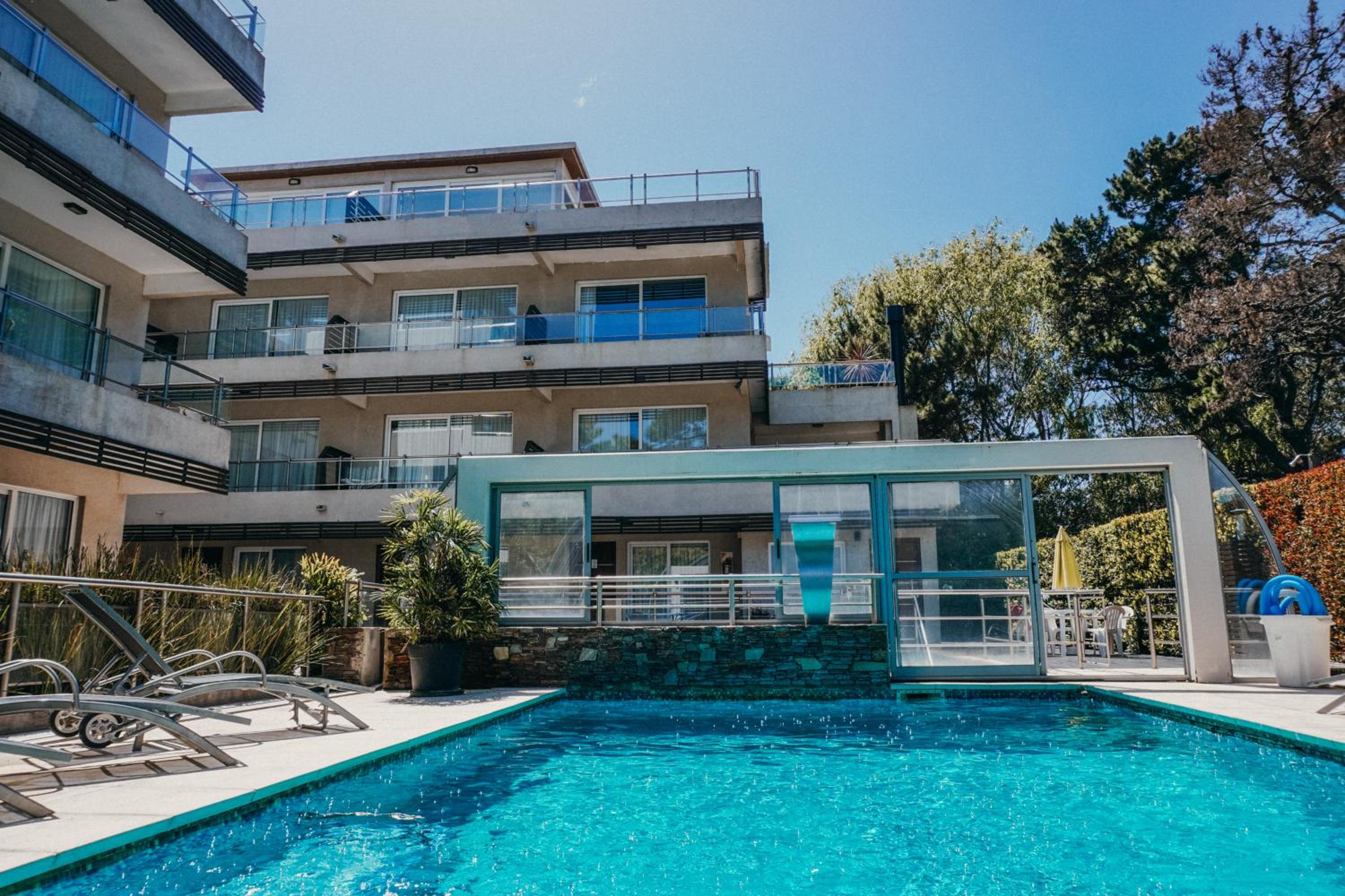 Aqualina Suites