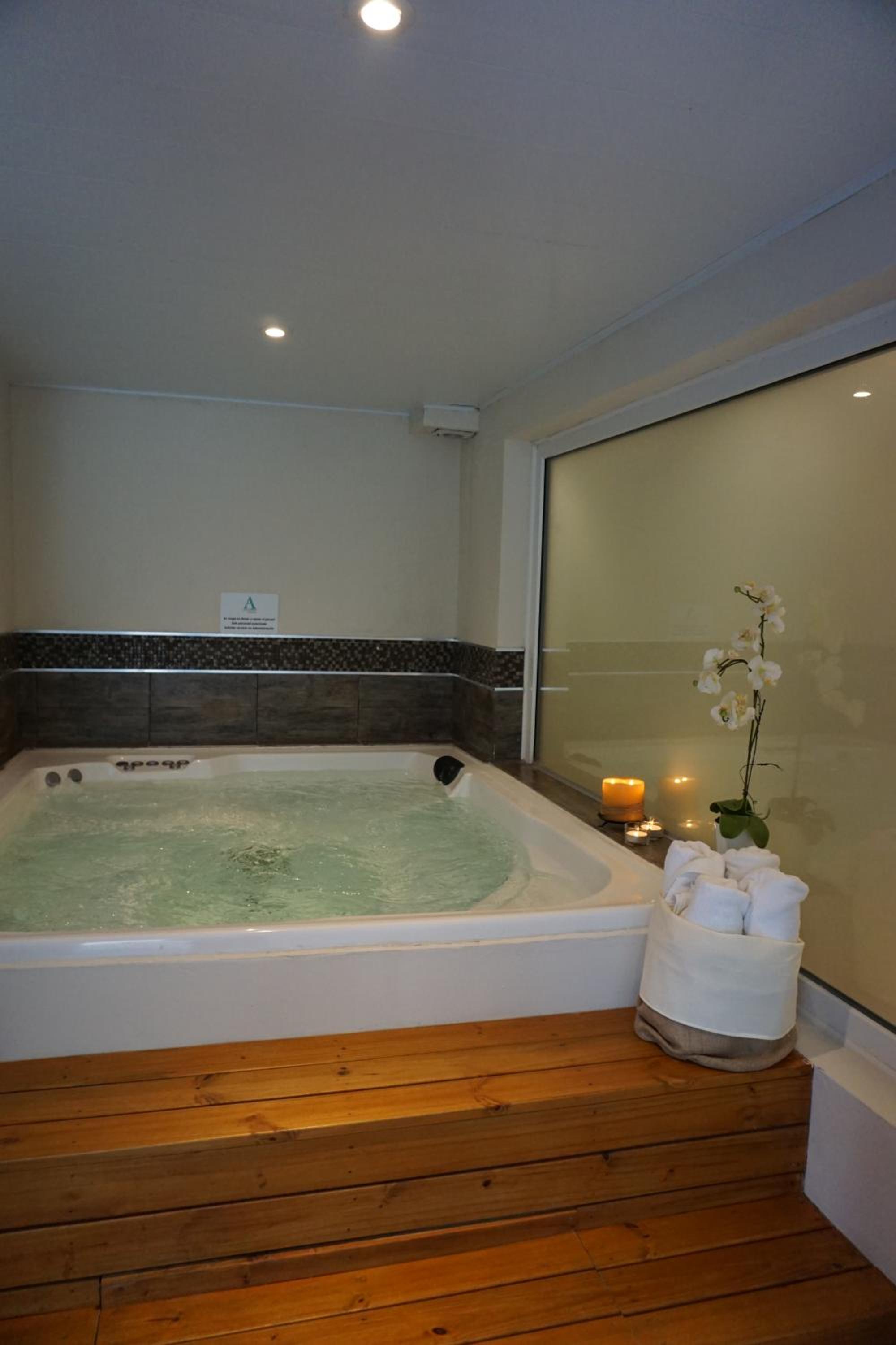 Aqualina Suites
