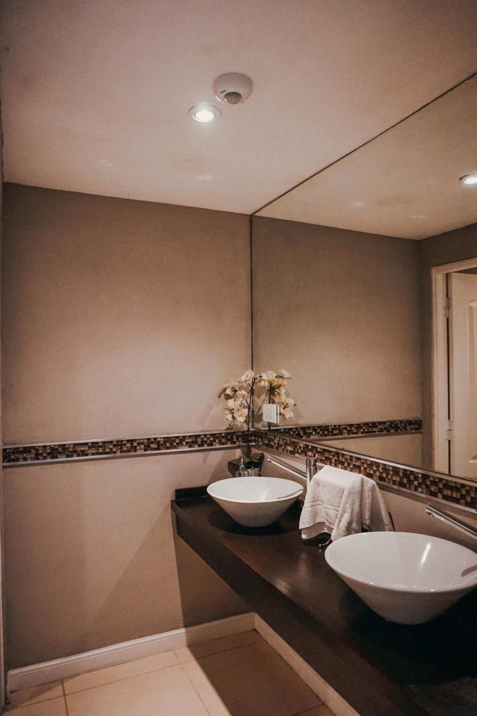 Aqualina Suites