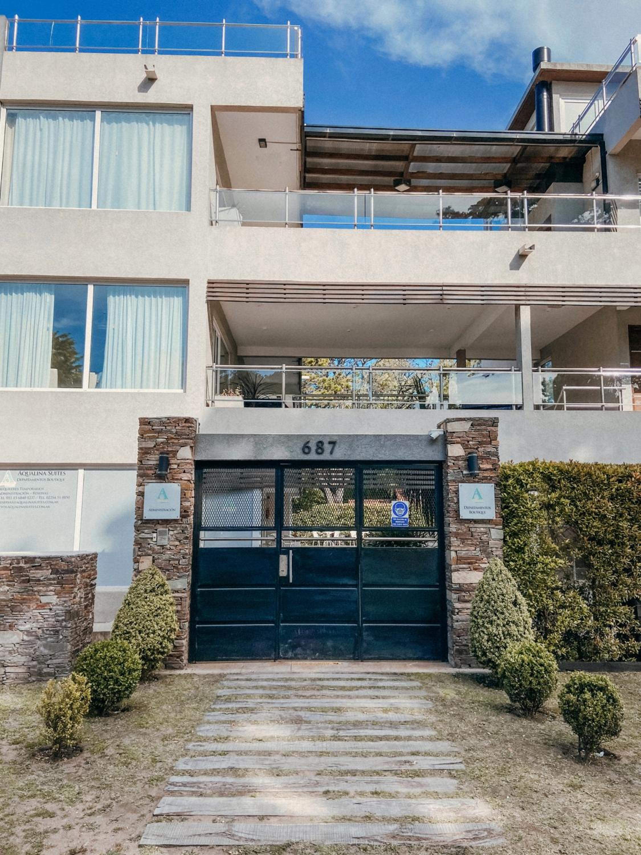 Aqualina Suites
