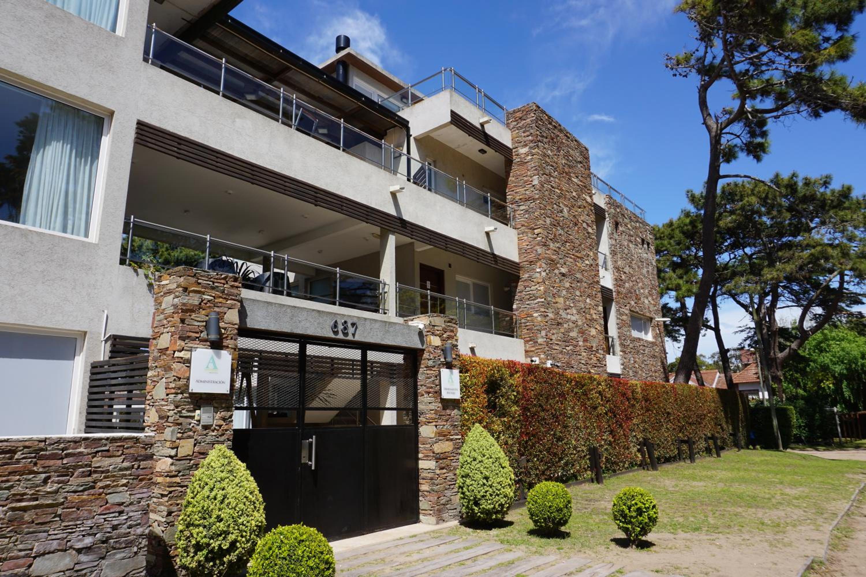 Aqualina Suites