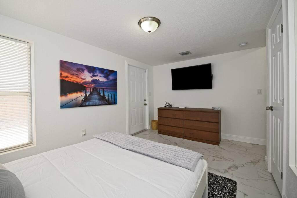 Enjoy and relax around Fort Lauderdale area!! view 4