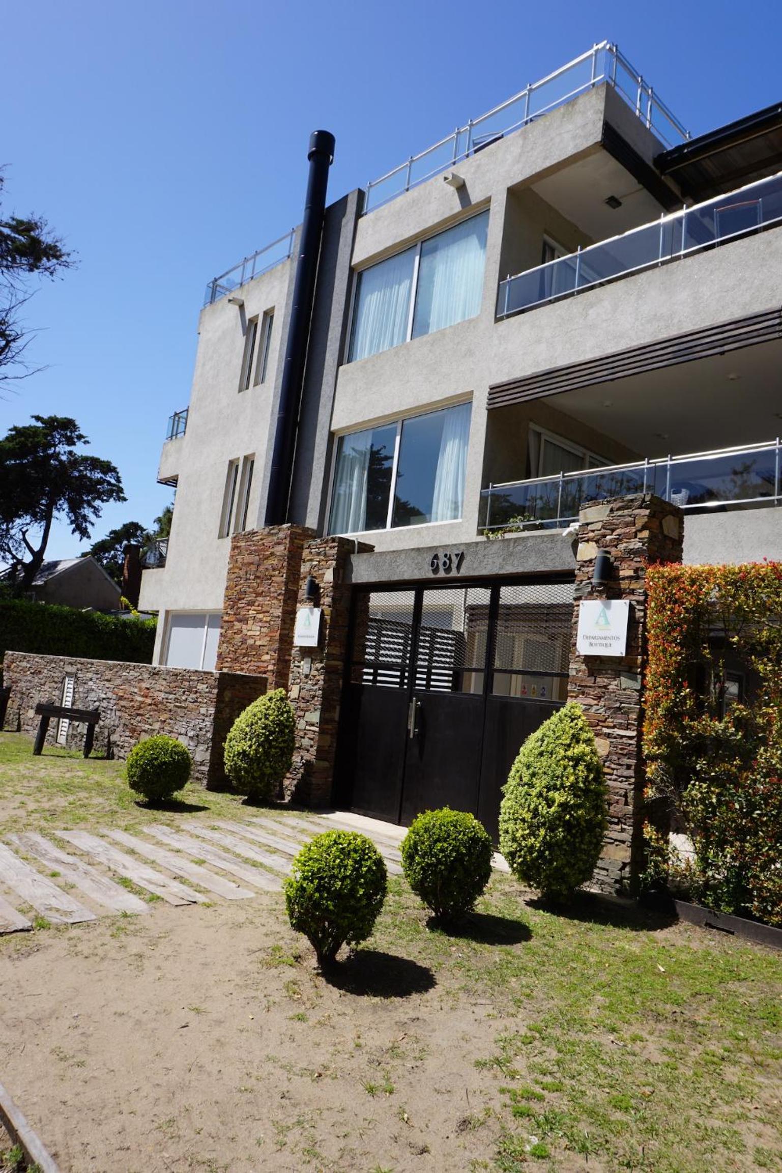 Aqualina Suites