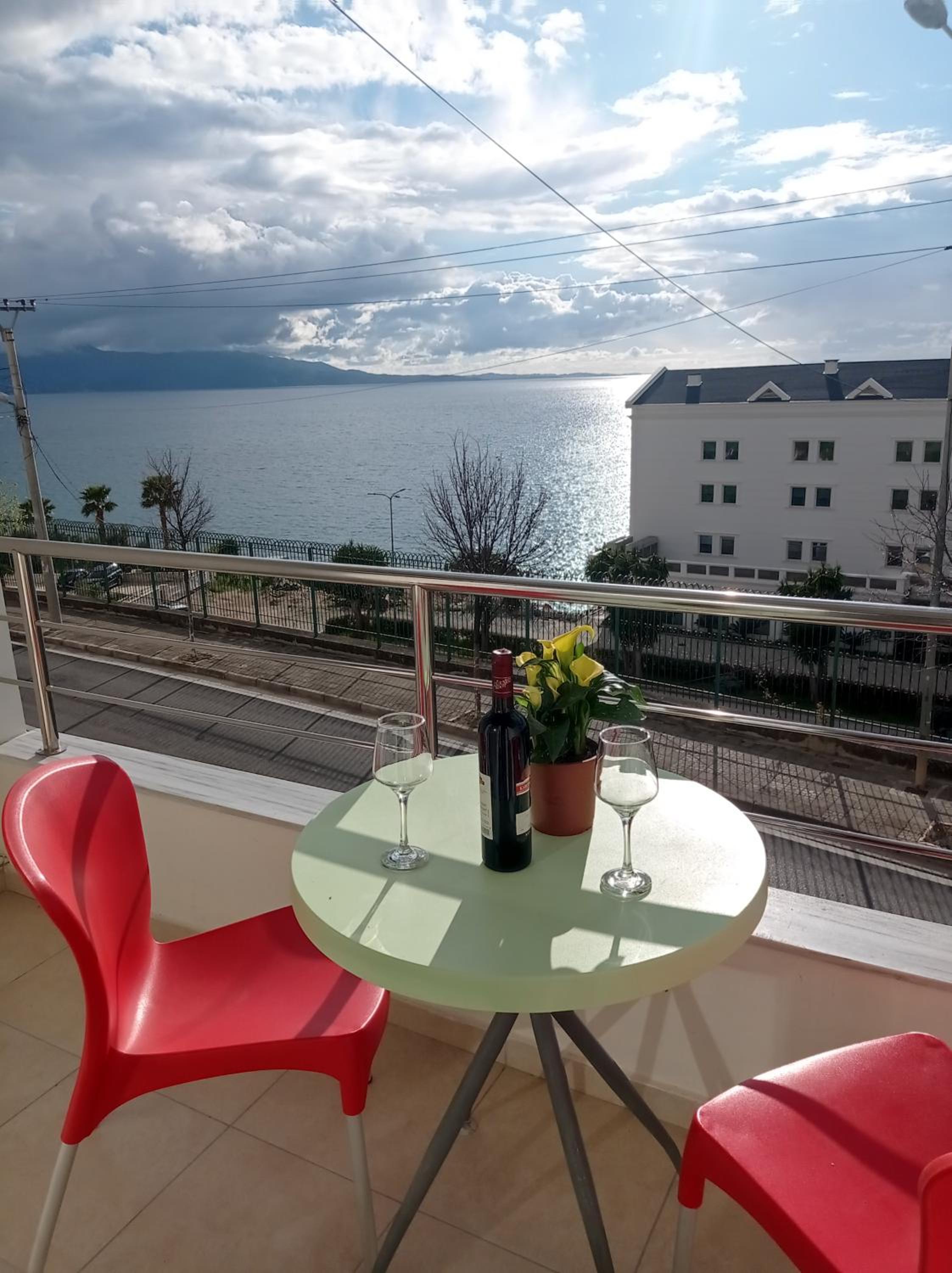 Summer Life Apartments