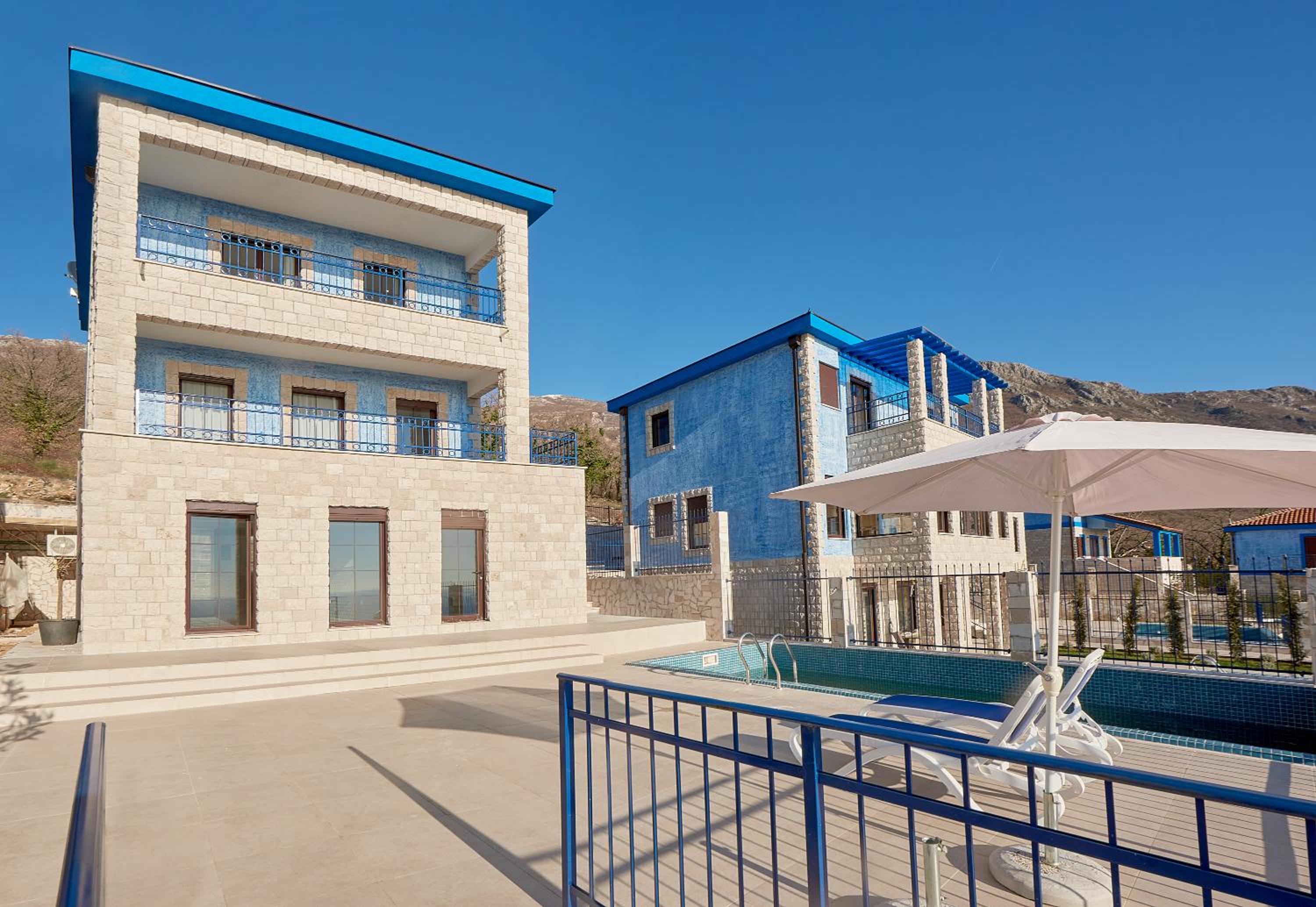 Hotel Sunbreeze Delux Vilas