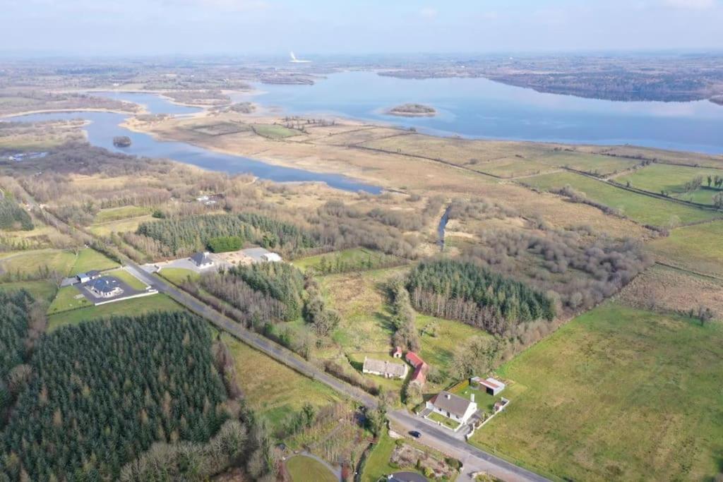 Sweet Meadow A delightful romantic thatched cottage by river Shannon on 4 acres is for peace party family or work from home view 2
