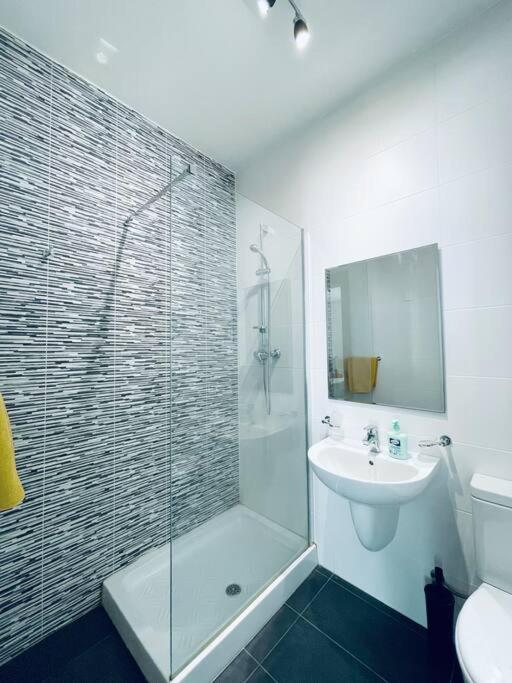 Modern St.Julian's Heart 2 Bed 2 Bath | Paceville photo 3