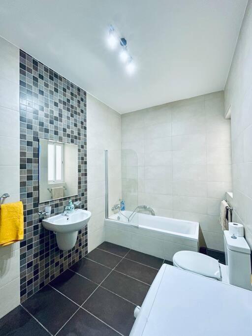 Modern St.Julian's Heart 2 Bed 2 Bath | Paceville photo 5