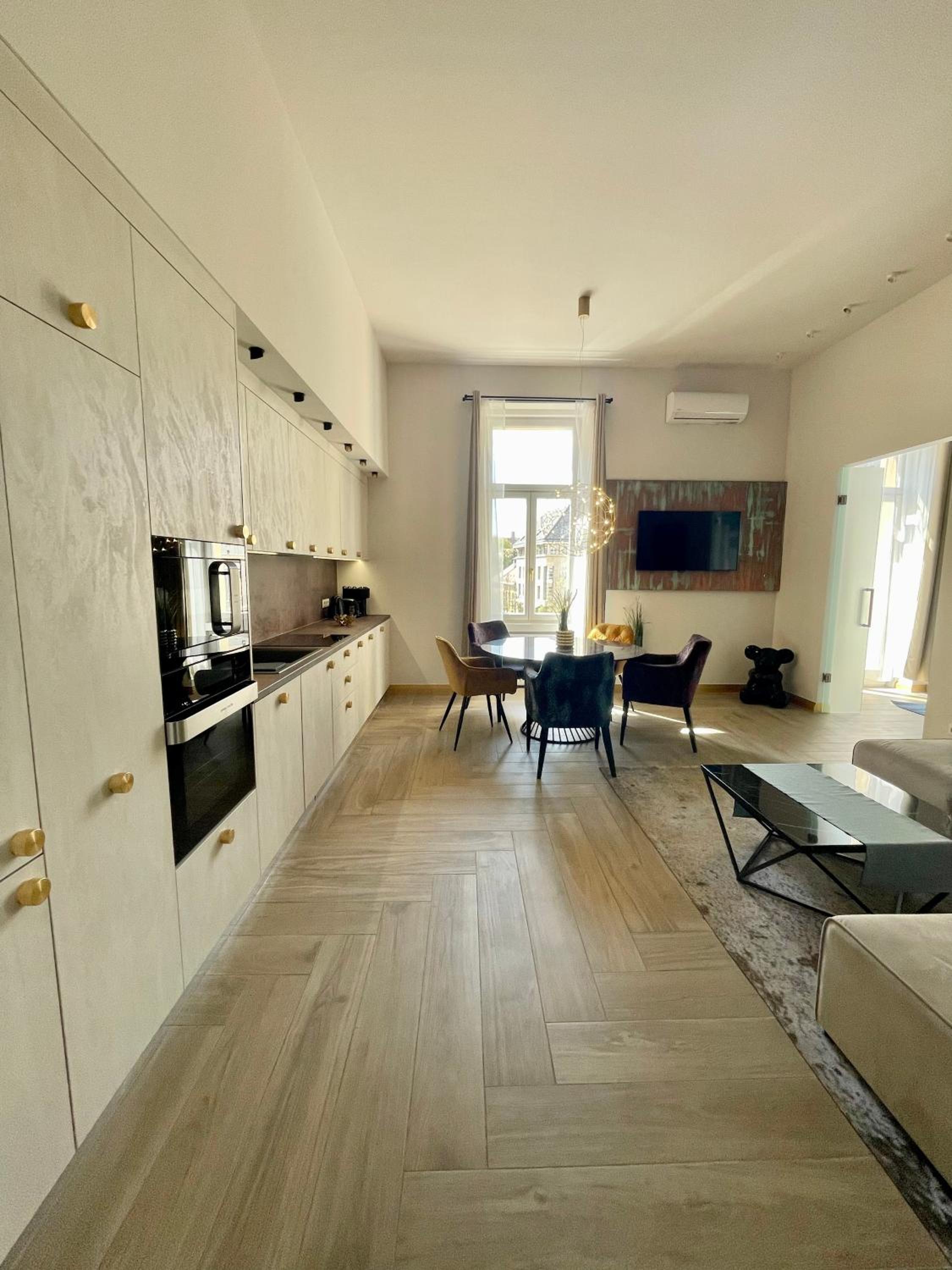 Logodi CASTLE Hill Apartment I FREE Parking I Self Check-in view 3
