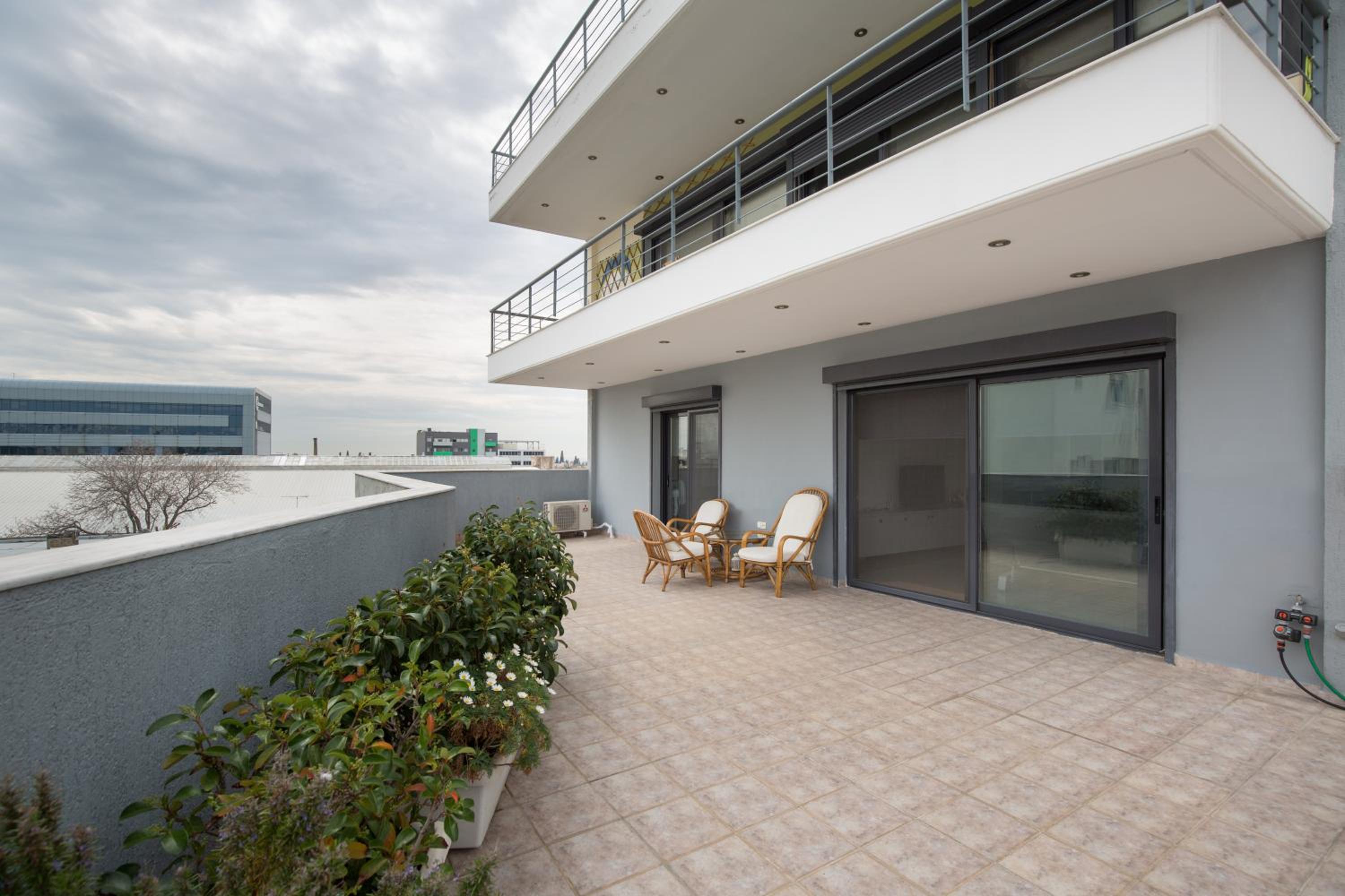 Spacious Modern Apartments With Great Rooftop View