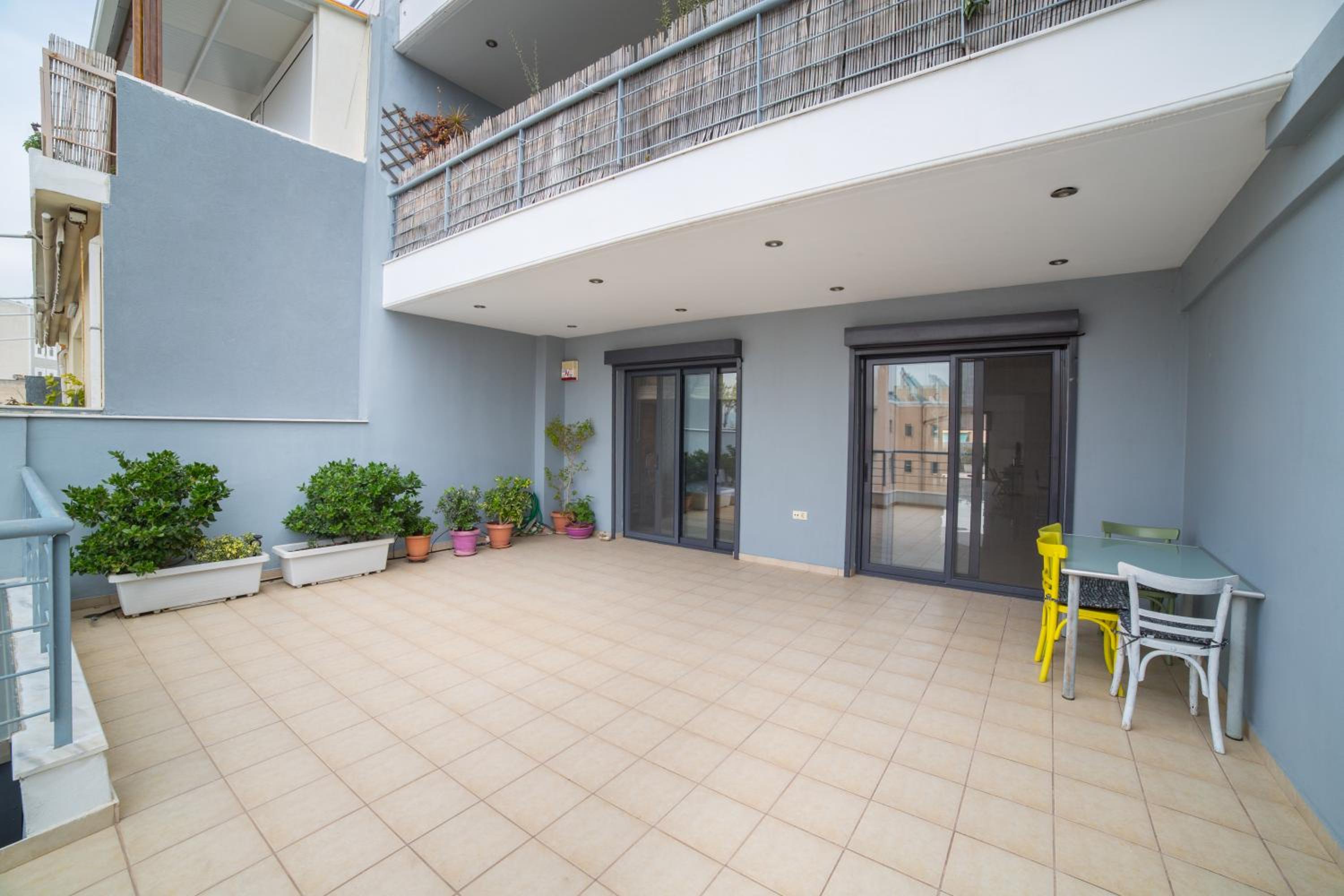 Spacious Modern Apartments With Great Rooftop View
