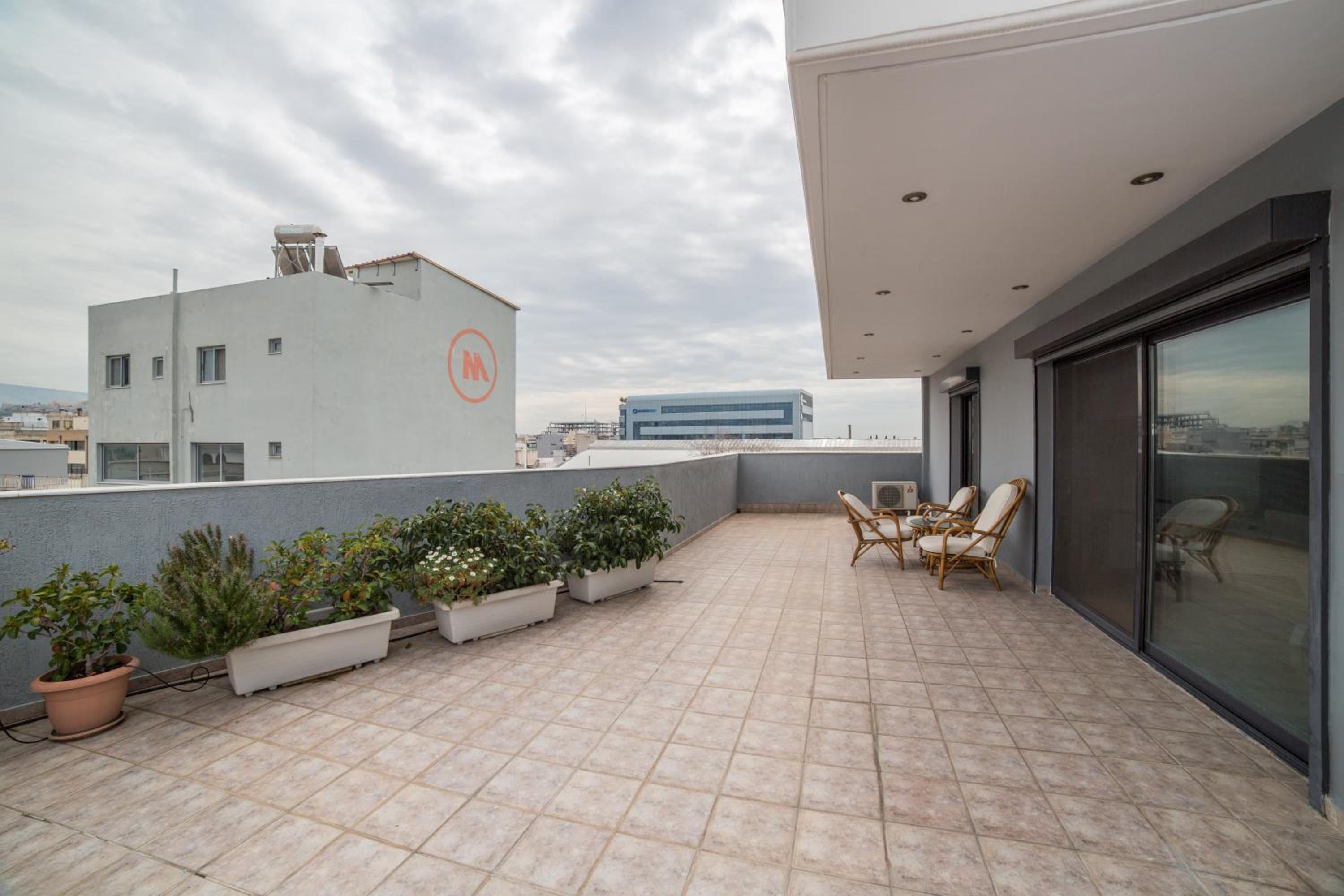 Spacious Modern Apartments With Great Rooftop View