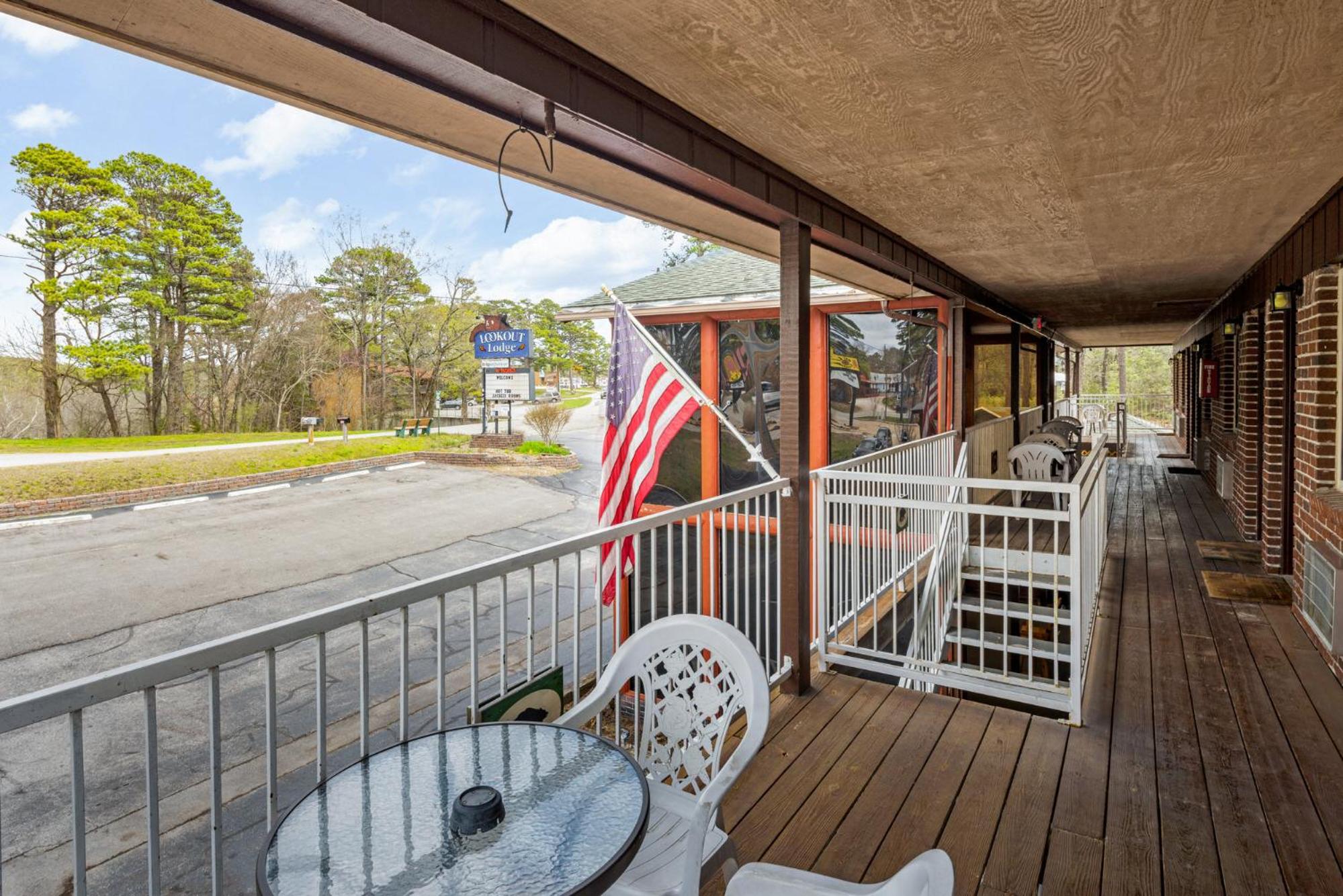 The Lookout Lodge