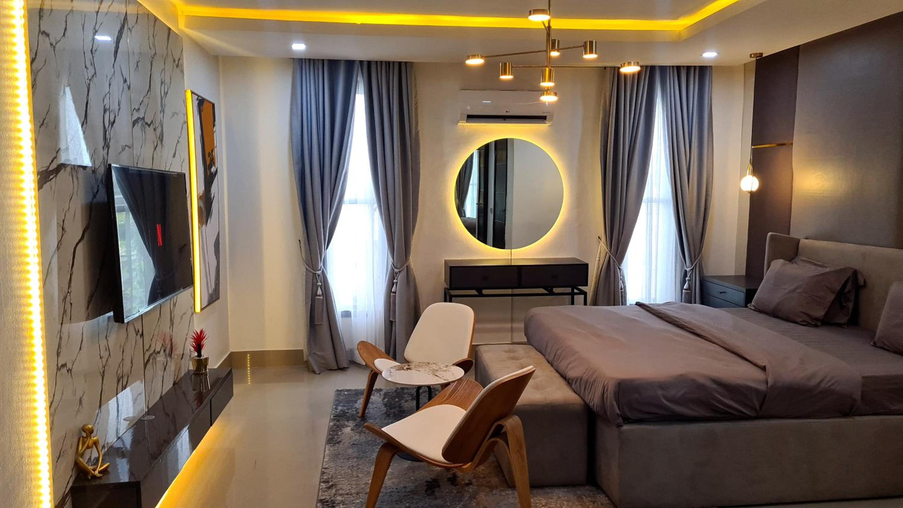 Jay's Luxury Condo view 2