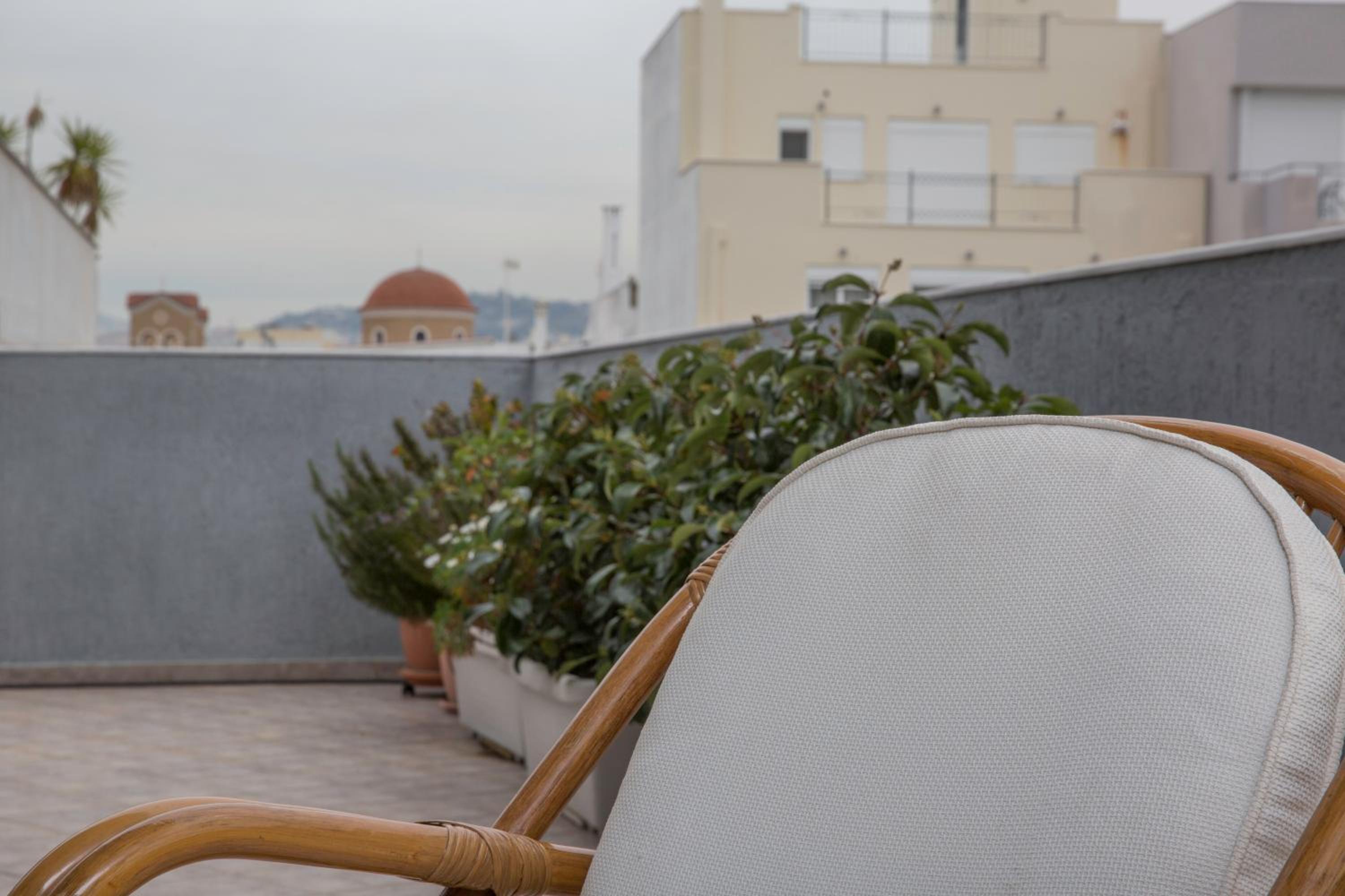 Spacious Modern Apartments With Great Rooftop View