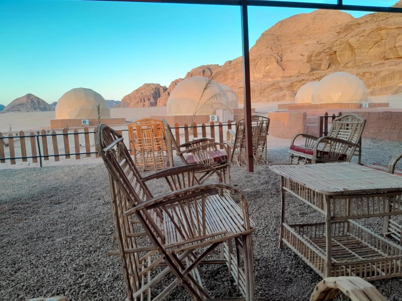 Panorama bubble camp