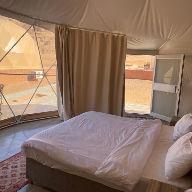 Panorama bubble camp