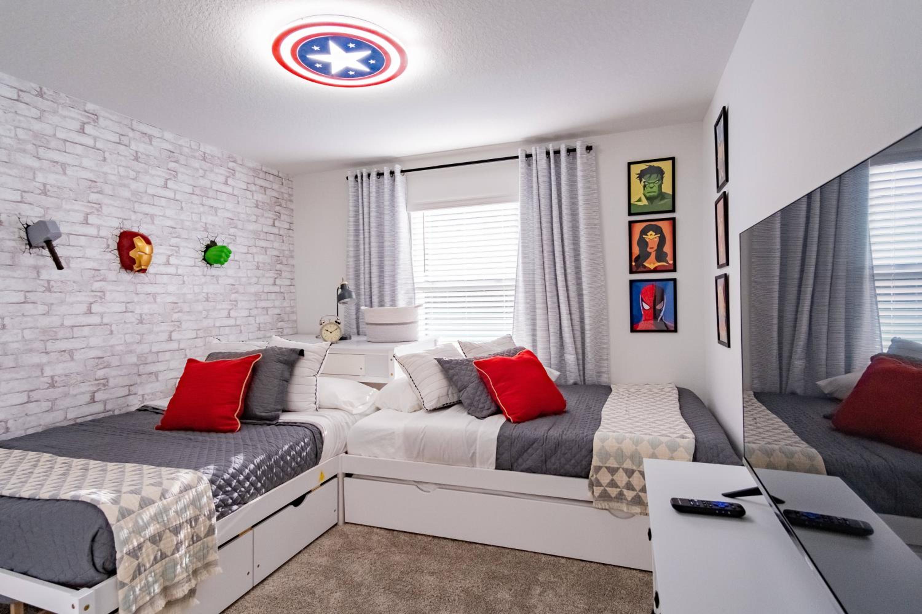 Amazing 4 Bed home w private Pool close to Disney 1180KING view 3