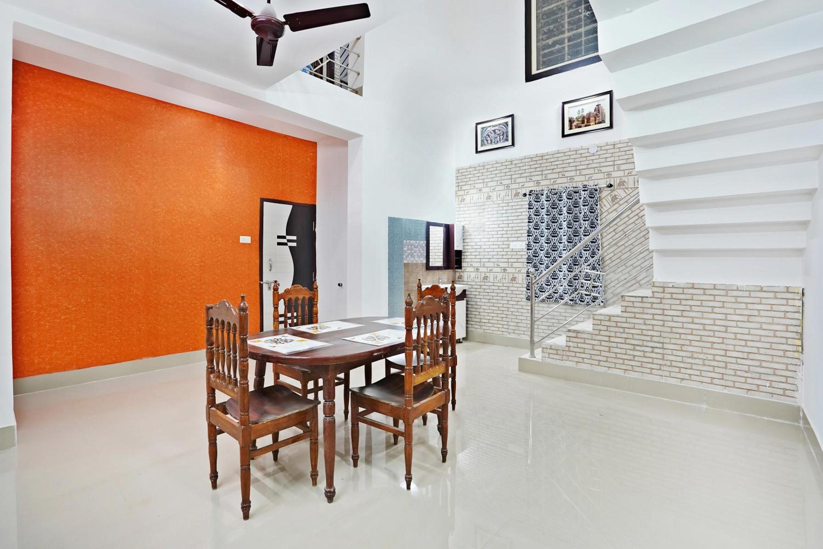 Super Hotel O Swaranpuri Near KIIT Square view 3