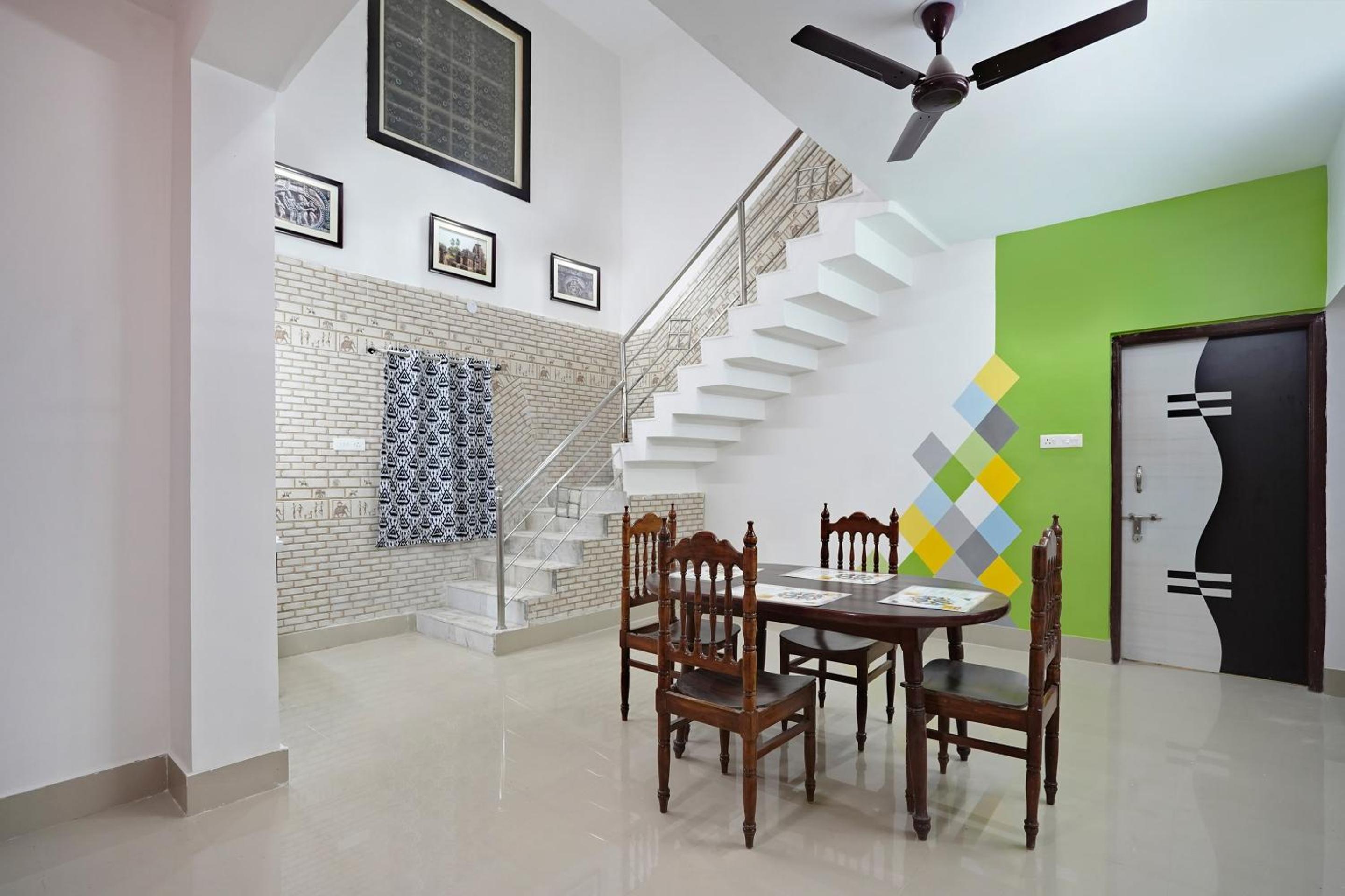 Super Hotel O Swaranpuri Near KIIT Square view 2