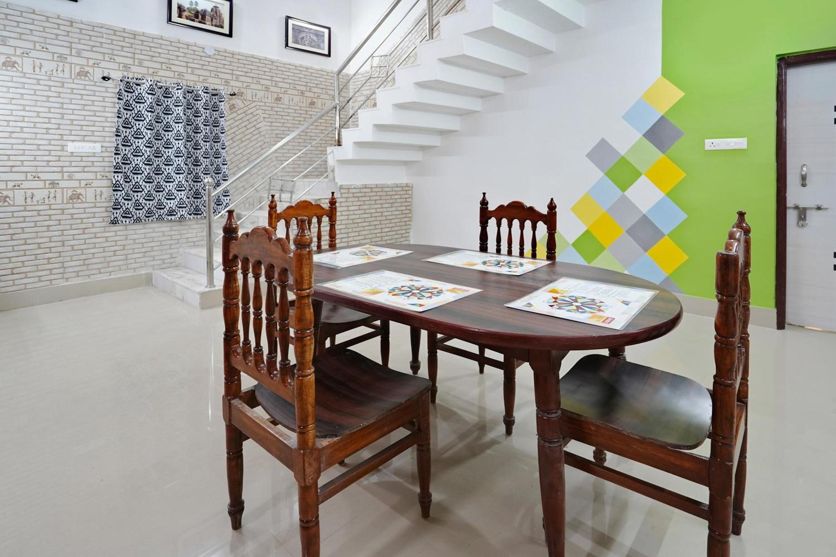 Super Hotel O Swaranpuri Near KIIT Square view 4