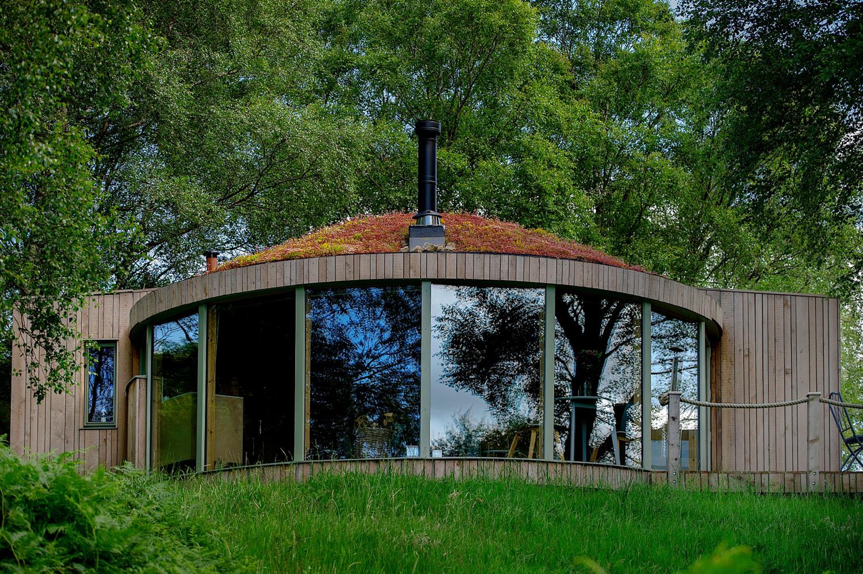 Hotel Craigmaddie Muir Roundhouse with Hot Tub Romantic, Luxury, Rural Stay for 2 Near Milngavie - Image 1