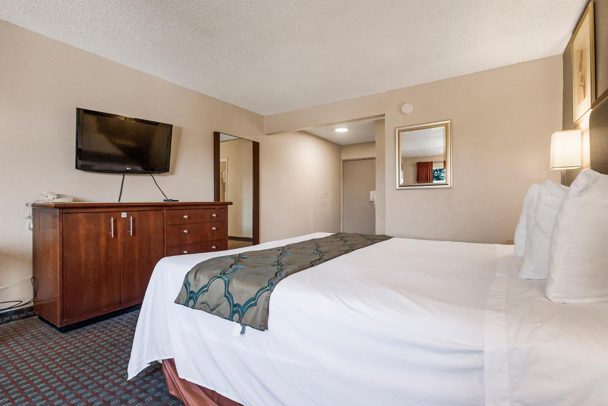 Heritage Inn Express Hayward view 5