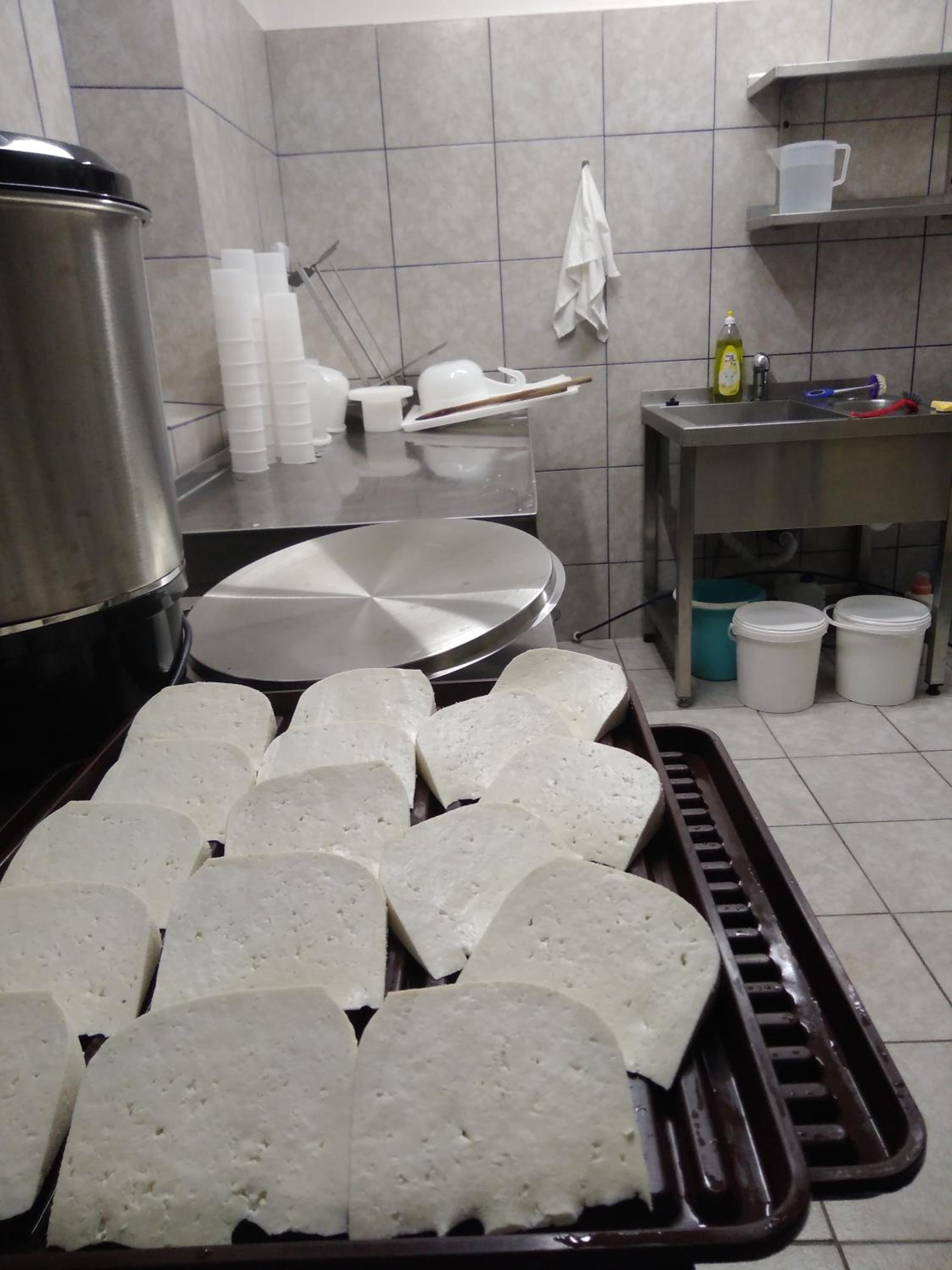 Maringotka na samotě na kozí farmě