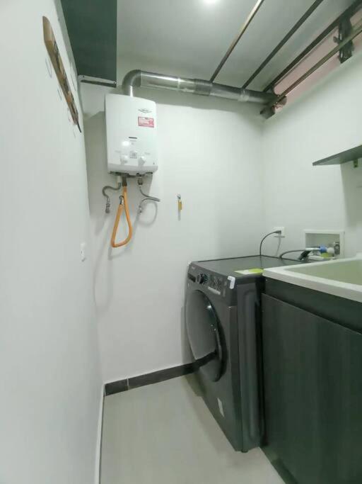 RentalsOP AN01 Apto cerca al lleras con balcon y piscina climatizada, cerca a provenza, ubicado min del aeropuerto