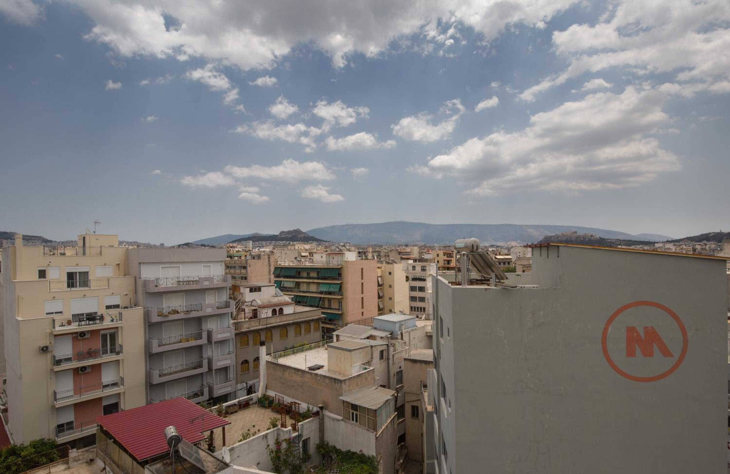 Spacious Modern Apartments With Great Rooftop View