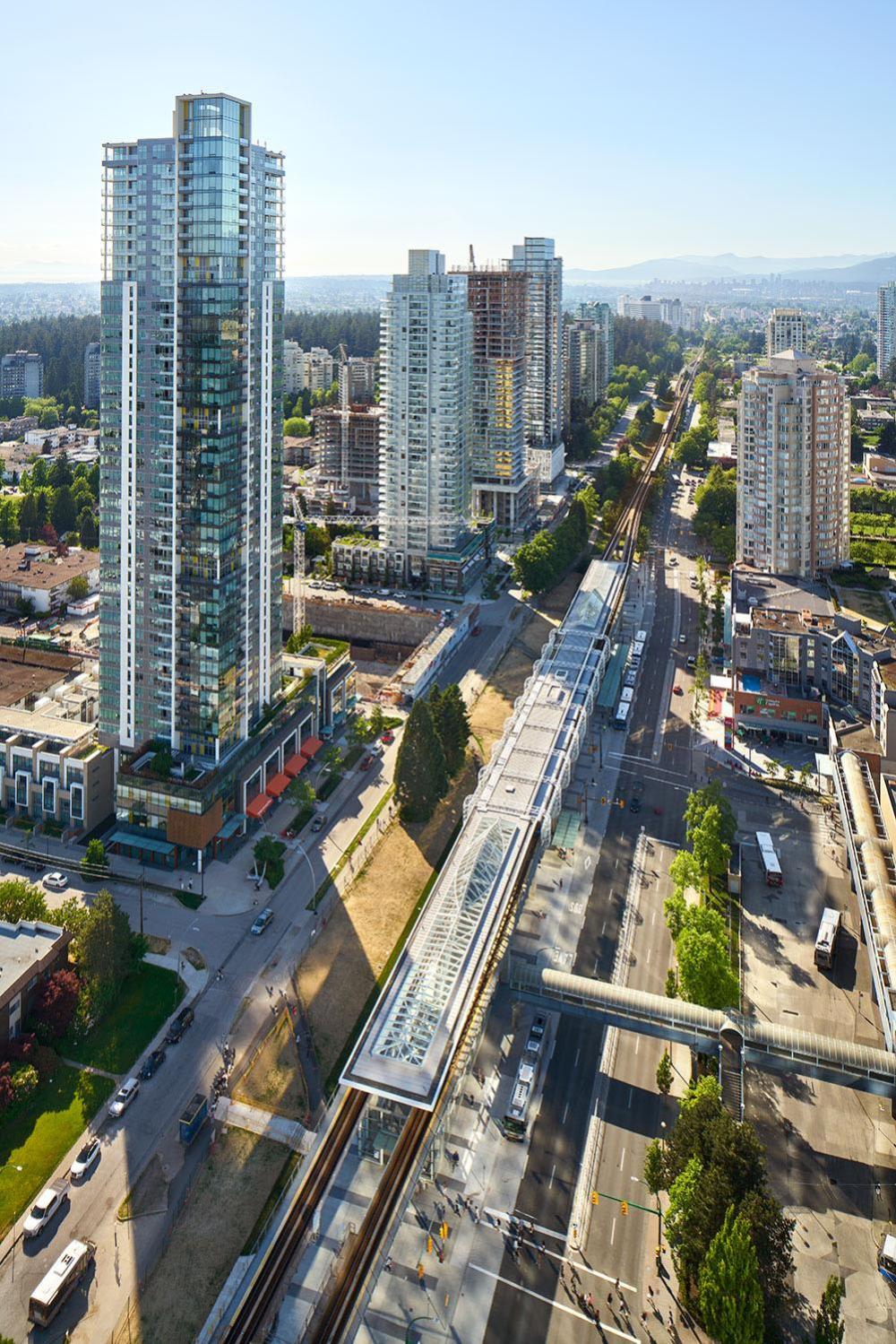 Burnaby Metrotown Cozy 3 Bedroom Suite Walk to Skytrain and Malls