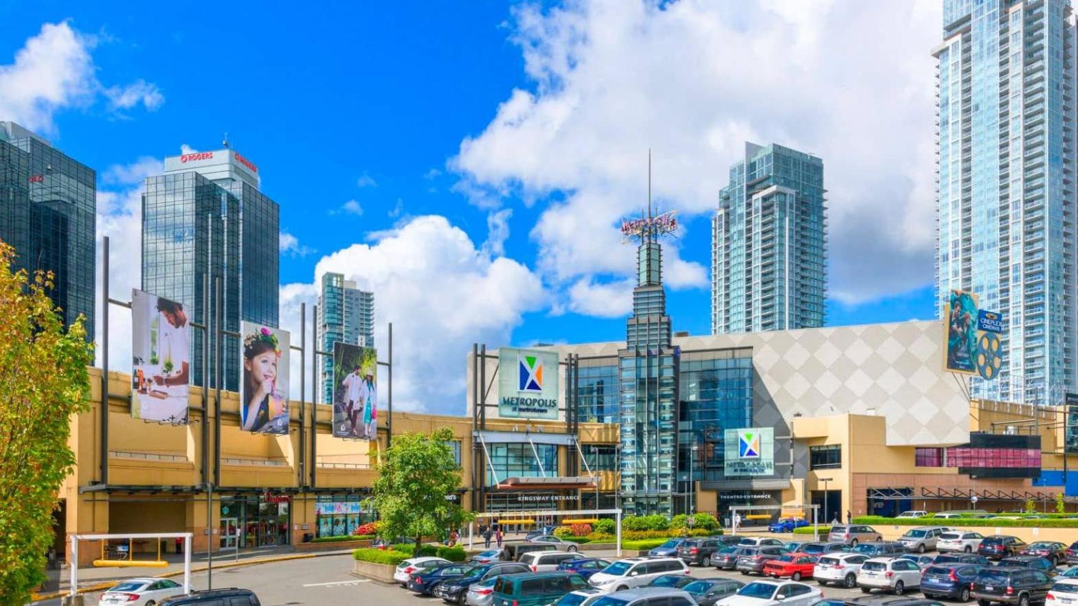 Burnaby Metrotown Cozy 3 Bedroom Suite Walk to Skytrain and Malls