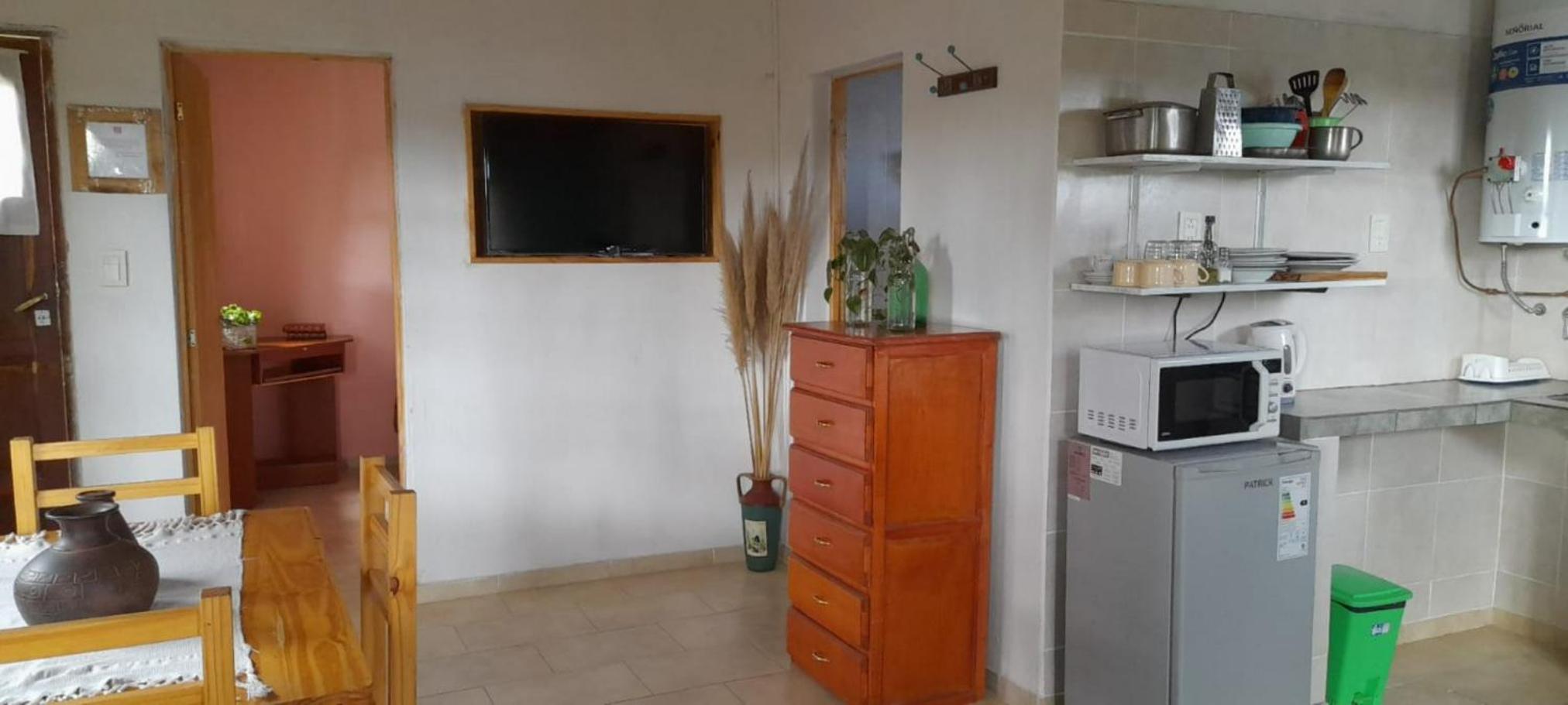 Casas HG-Desayuno sencillo entregado al check in-Pileta normal y climatizada en predio a 5 minutos en auto-Acepta mascotas bajo petición-Cochera para 1 aut