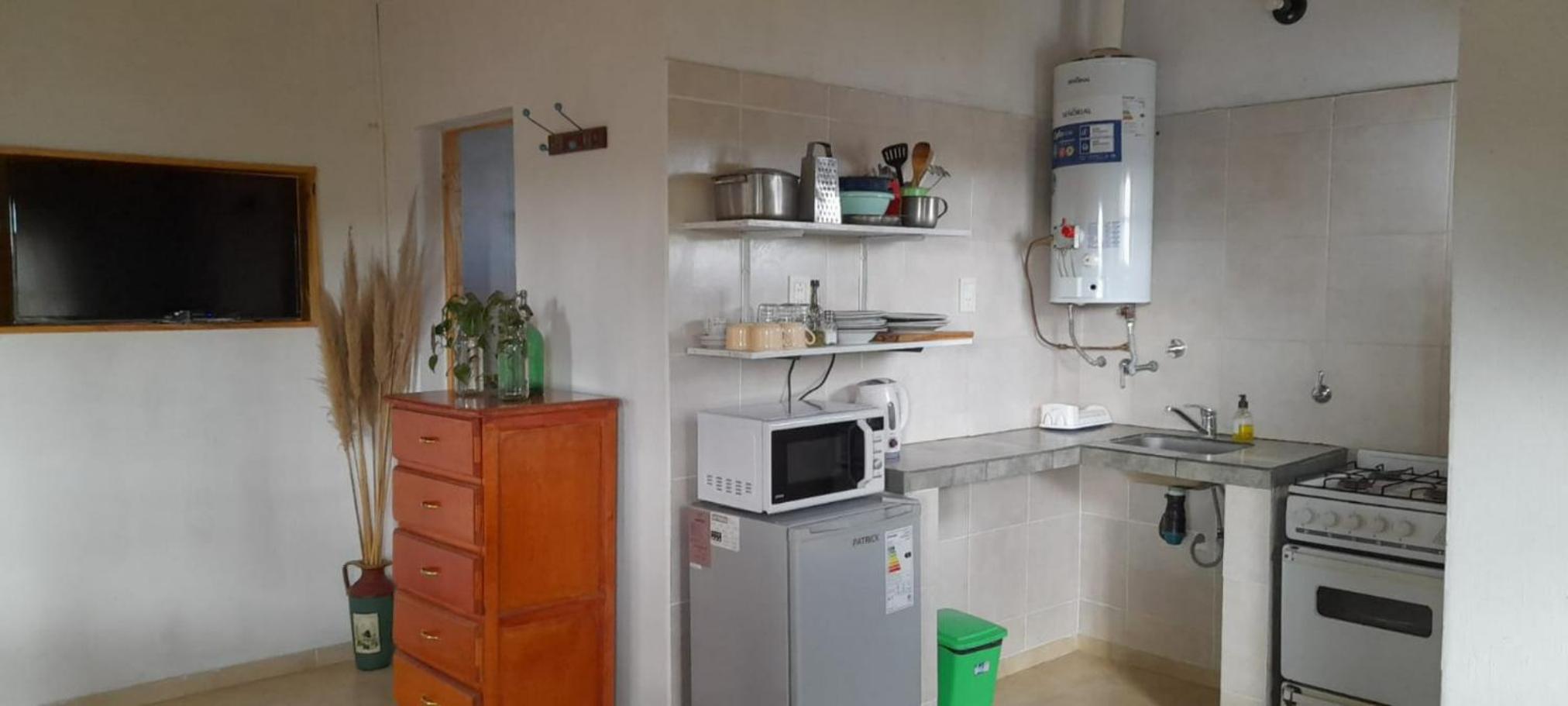 Casas HG-Desayuno sencillo entregado al check in-Pileta normal y climatizada en predio a 5 minutos en auto-Acepta mascotas bajo petición-Cochera para 1 aut