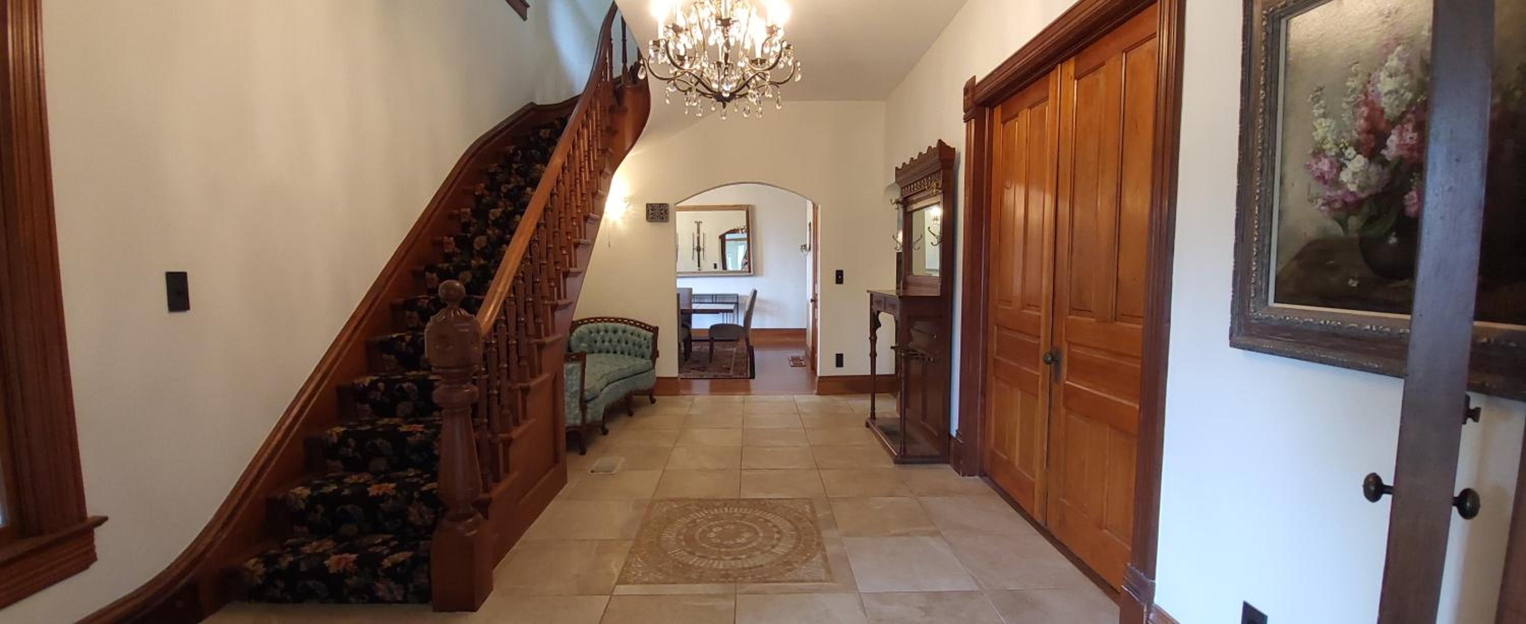 Downtown Lake Geneva Home! Walk 2 Everything! view 2