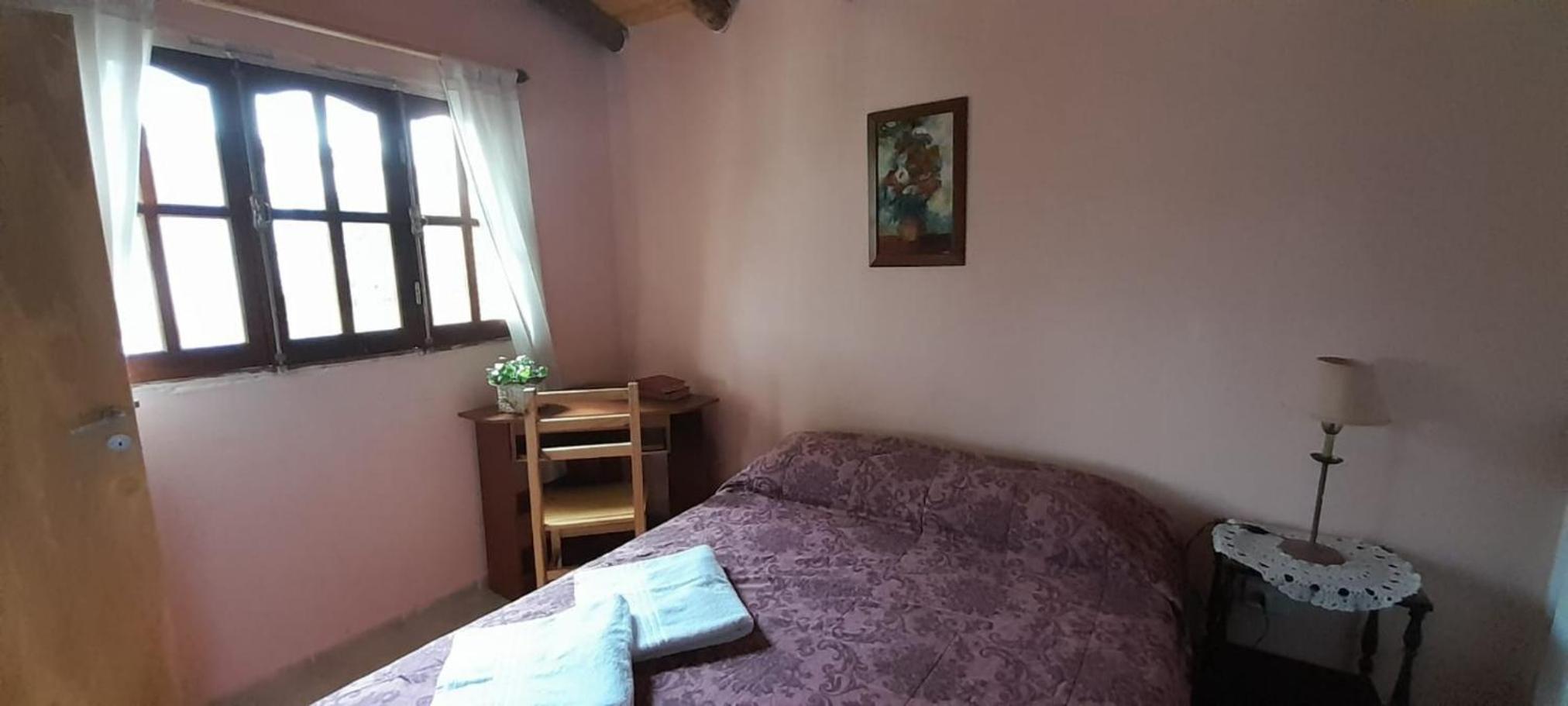 Casas HG-Desayuno sencillo entregado al check in-Pileta normal y climatizada en predio a 5 minutos en auto-Acepta mascotas bajo petición-Cochera para 1 aut