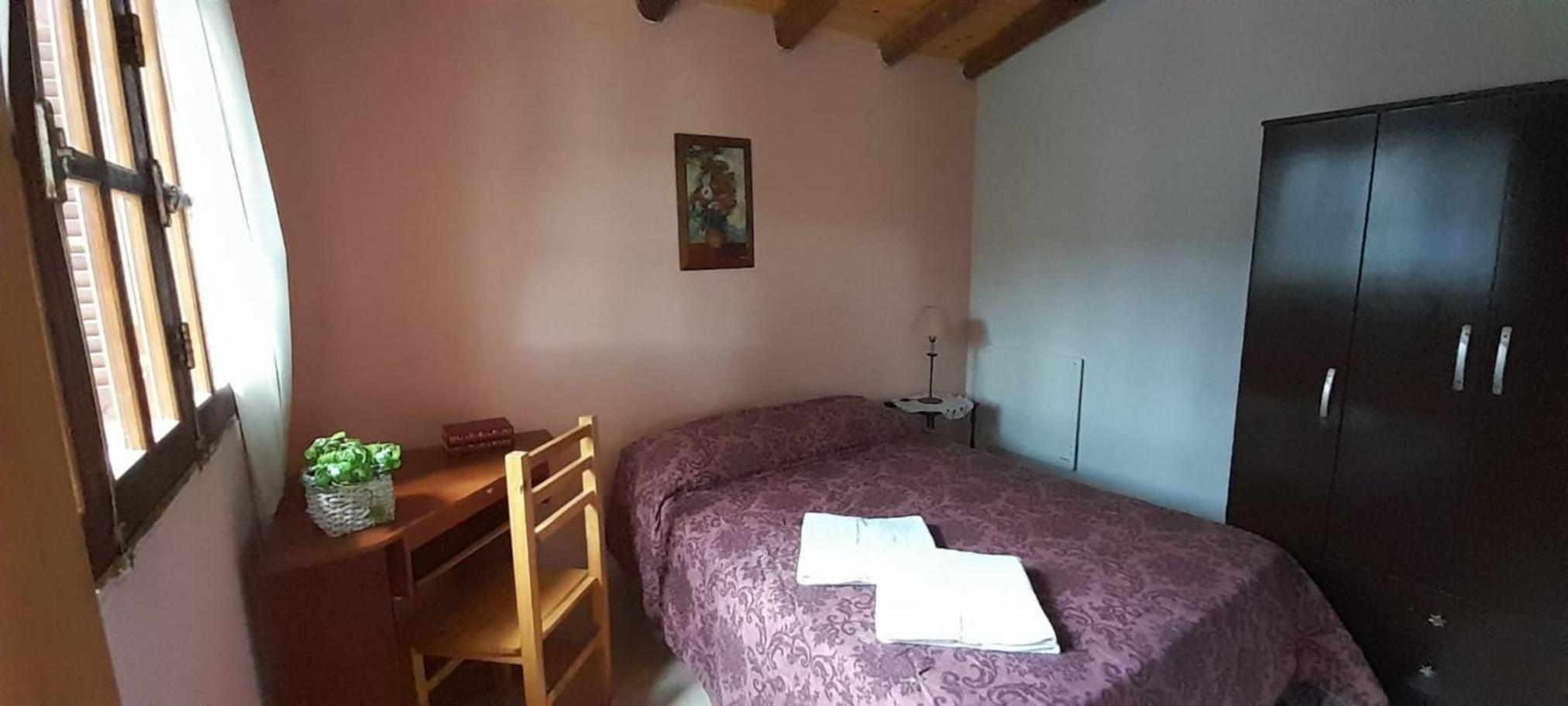 Casas HG-Desayuno sencillo entregado al check in-Pileta normal y climatizada en predio a 5 minutos en auto-Acepta mascotas bajo petición-Cochera para 1 aut