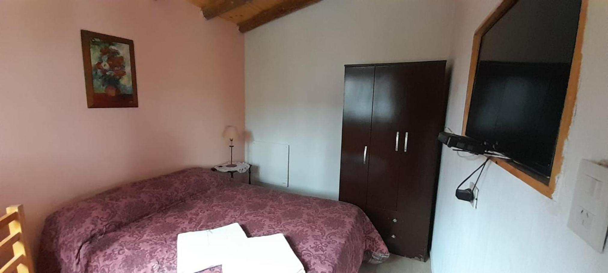 Casas HG-Desayuno sencillo entregado al check in-Pileta normal y climatizada en predio a 5 minutos en auto-Acepta mascotas bajo petición-Cochera para 1 aut