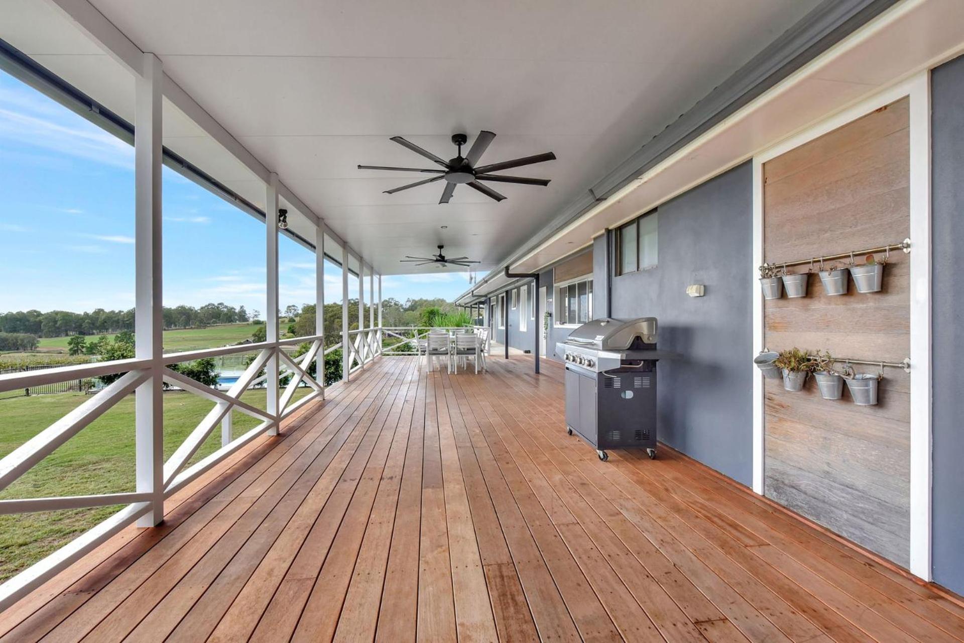 Palmers Lane On Vineyard 5br Homestead with Pool