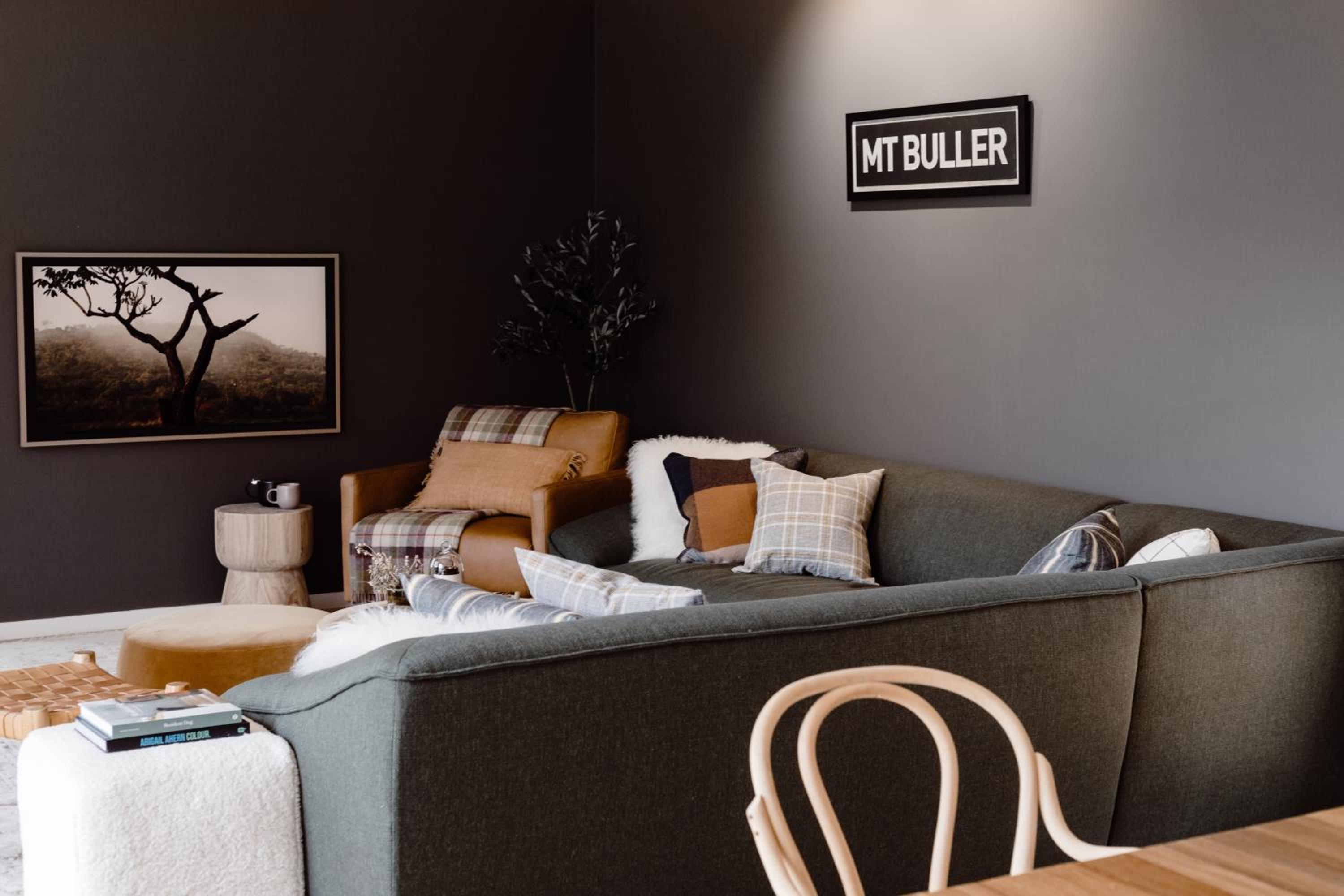 Luxury Alpine Stay with Epic Views at Mt Buller foothills