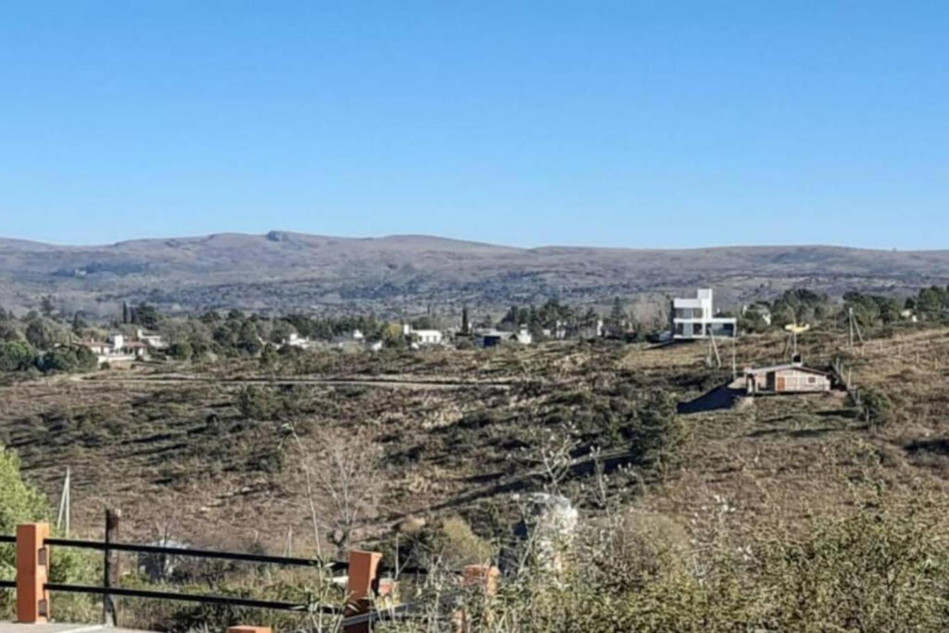 Casas HG-Desayuno sencillo entregado al check in-Pileta normal y climatizada en predio a 5 minutos en auto-Acepta mascotas bajo petición-Cochera para 1 aut