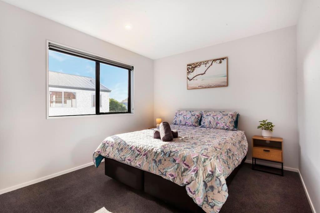 Stylish Townhouse with Hot Tub view 4