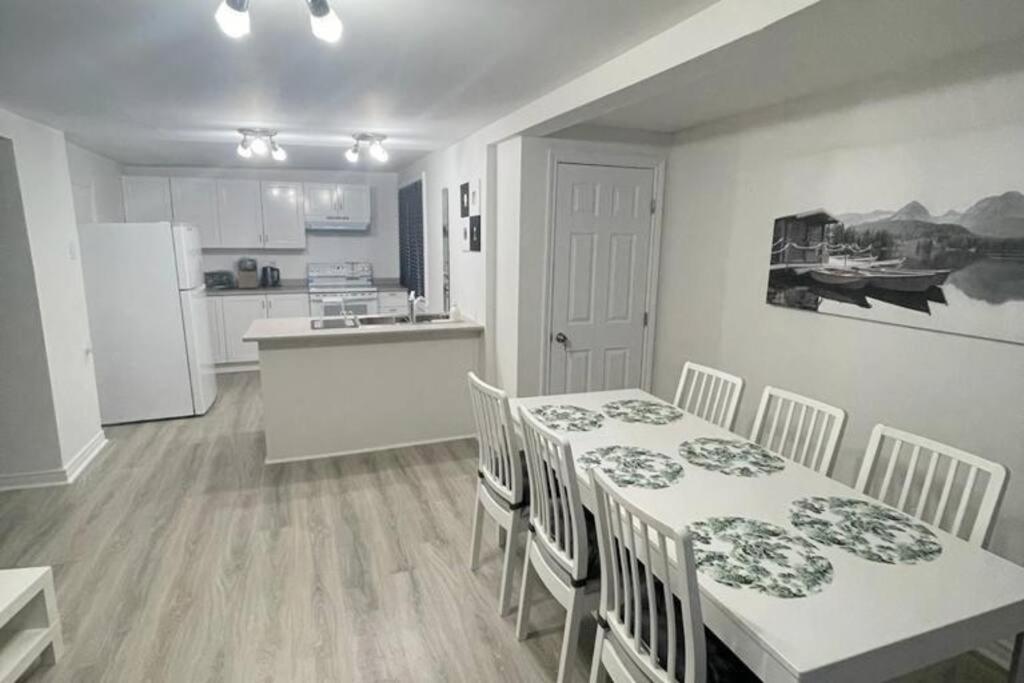 Central, convenient and comfortable 3 Bedrooms house near downtown Gatineau/Ottawa with free parking