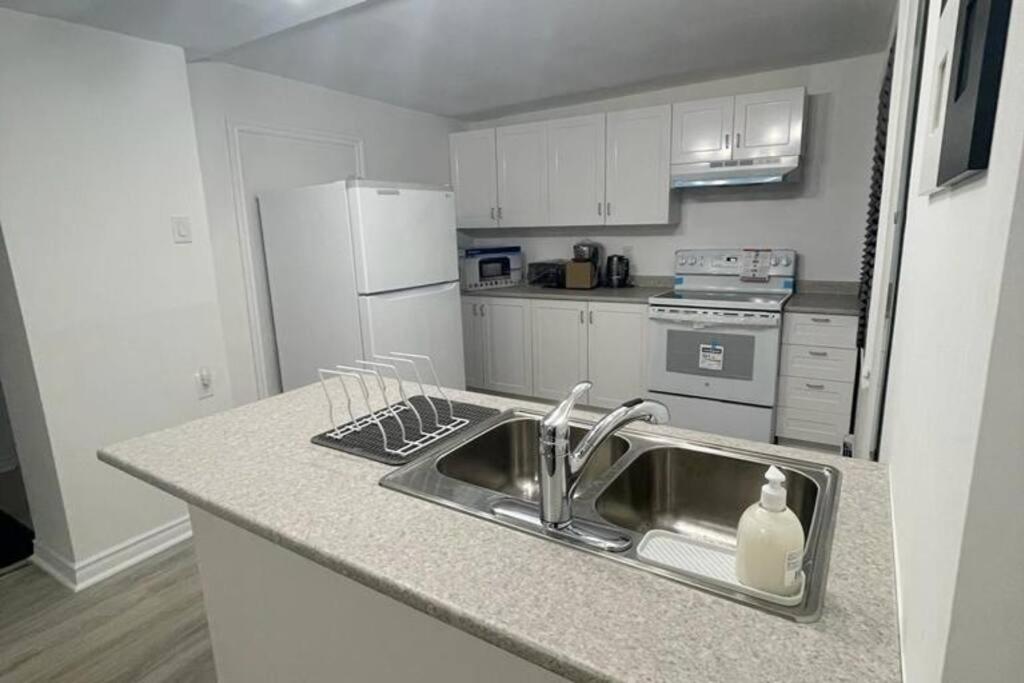 Central, convenient and comfortable 3 Bedrooms house near downtown Gatineau/Ottawa with free parking