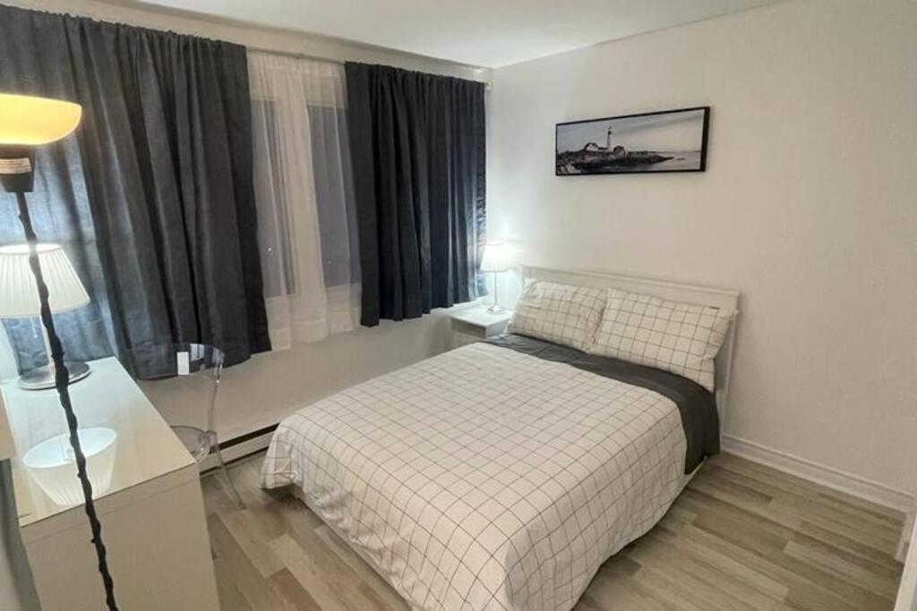 Central, convenient and comfortable 3 Bedrooms house near downtown Gatineau/Ottawa with free parking