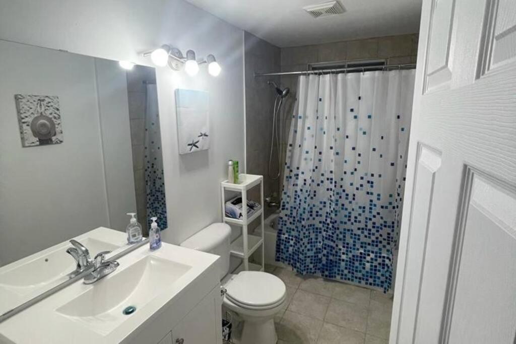 Central, convenient and comfortable 3 Bedrooms house near downtown Gatineau/Ottawa with free parking